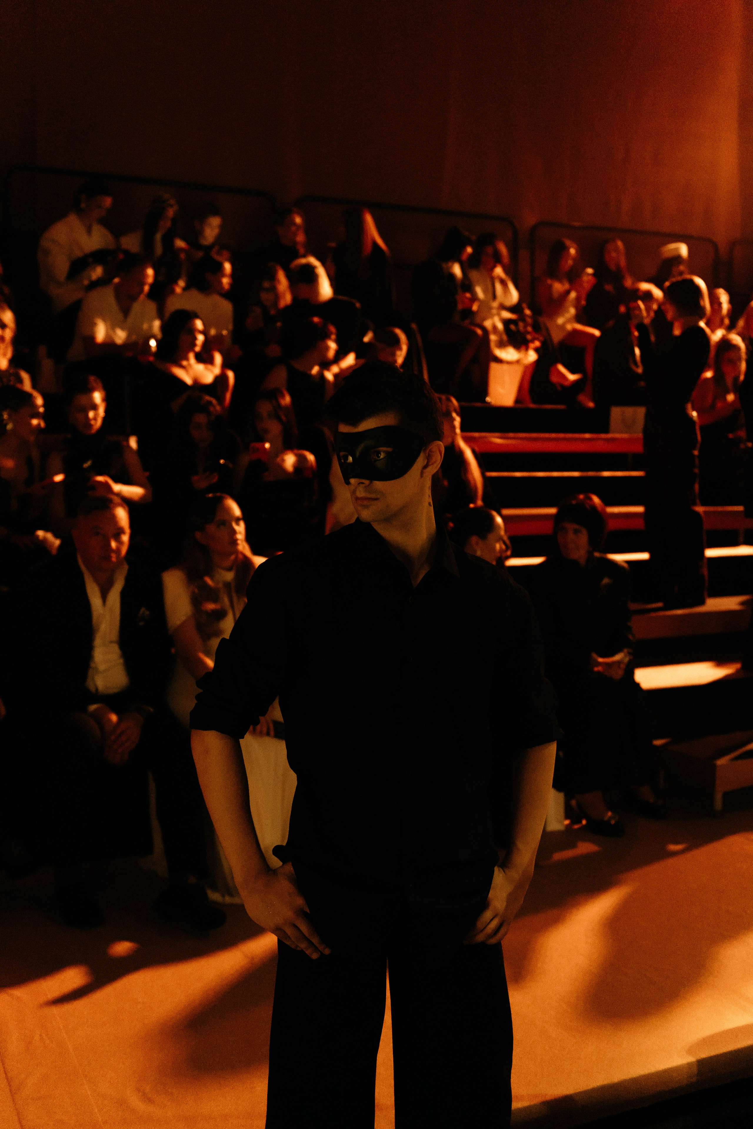 INCOGNITO Rara Avis Group & Kuraje Fashion Show 2027 INCOGNITO. Wedding PHOTOGRAPHER Andrew Vnukov