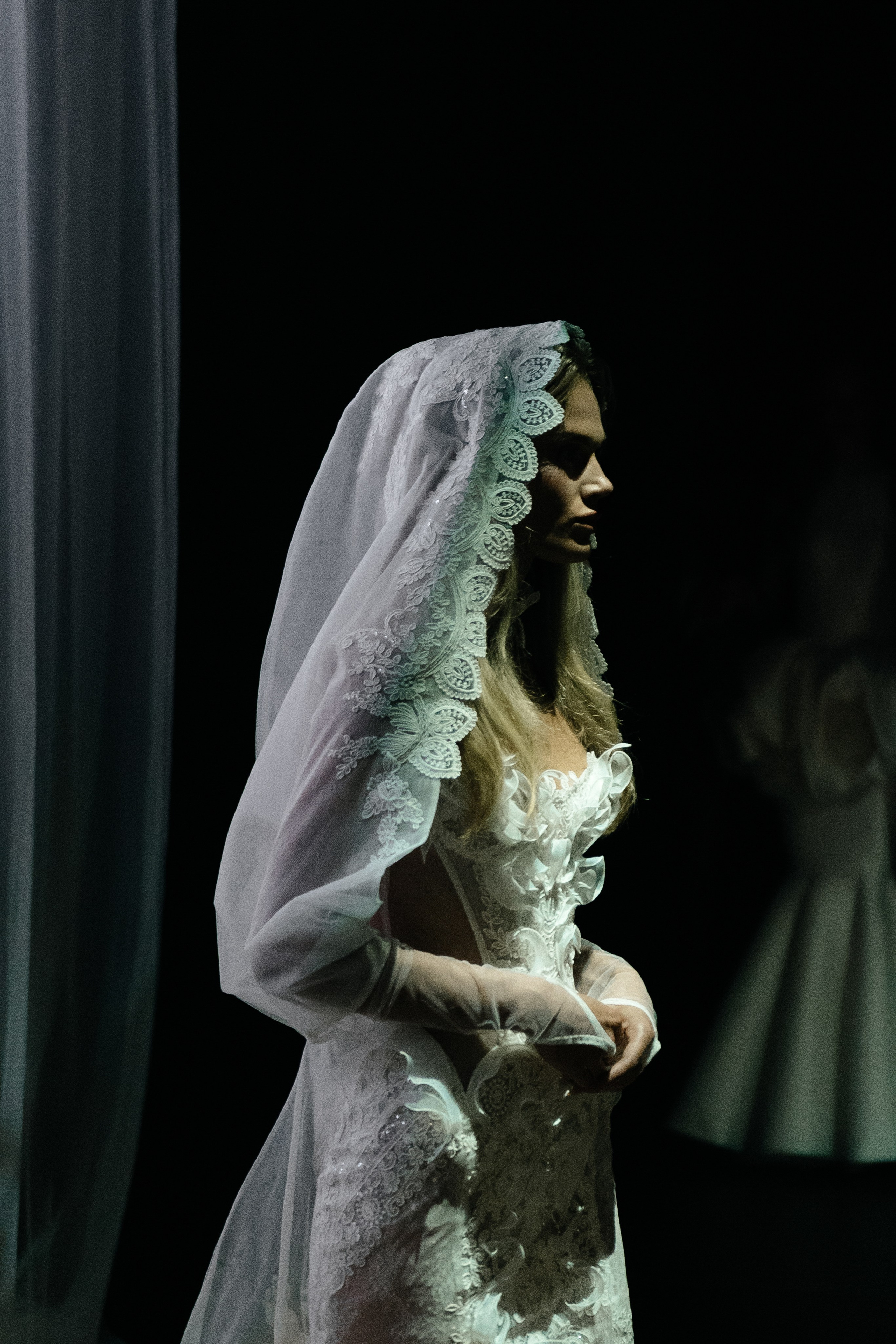 INCOGNITO Rara Avis Group & Kuraje Fashion Show 2027 INCOGNITO. Wedding PHOTOGRAPHER Andrew Vnukov