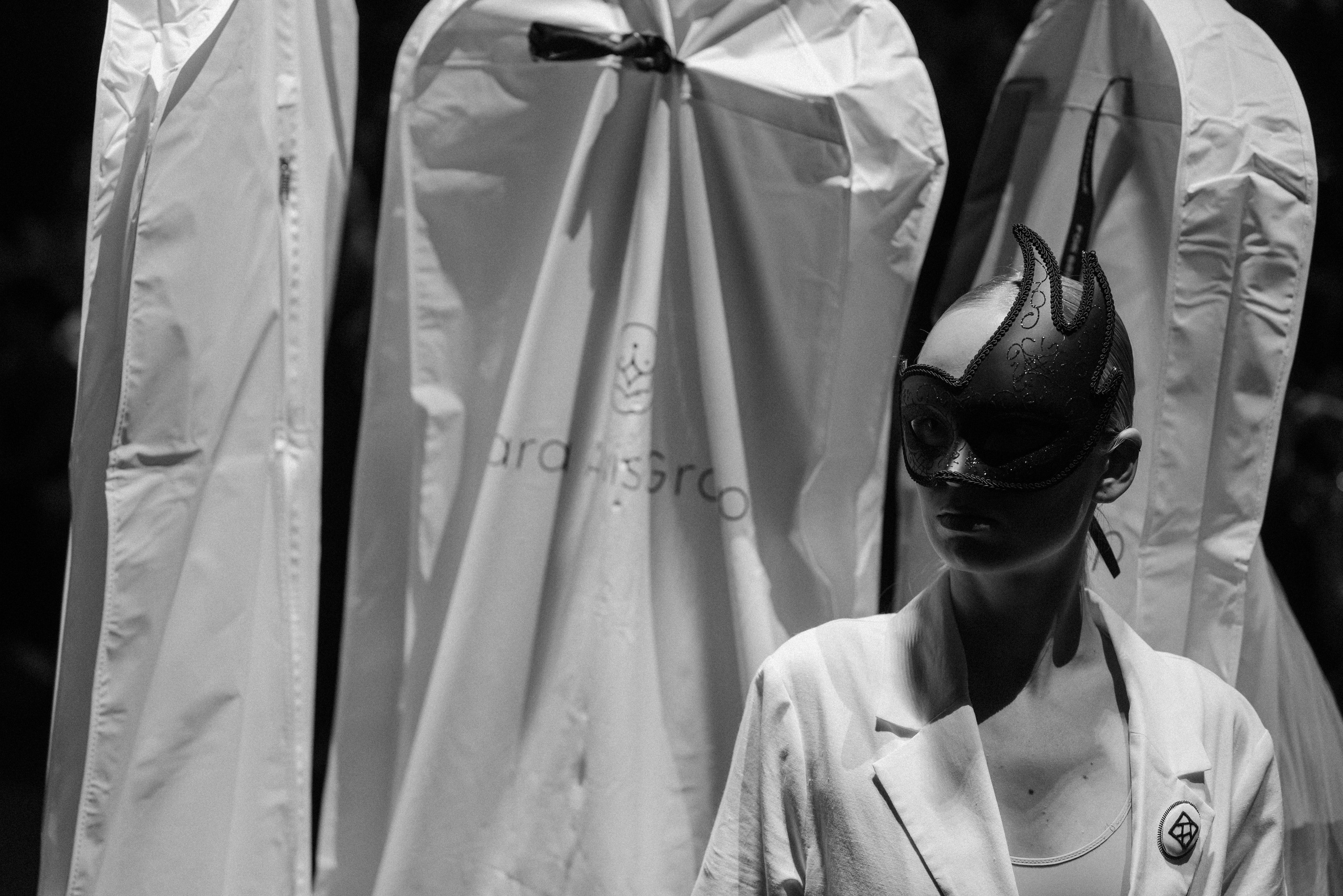 INCOGNITO Rara Avis Group & Kuraje Fashion Show 2027 INCOGNITO. Wedding PHOTOGRAPHER Andrew Vnukov