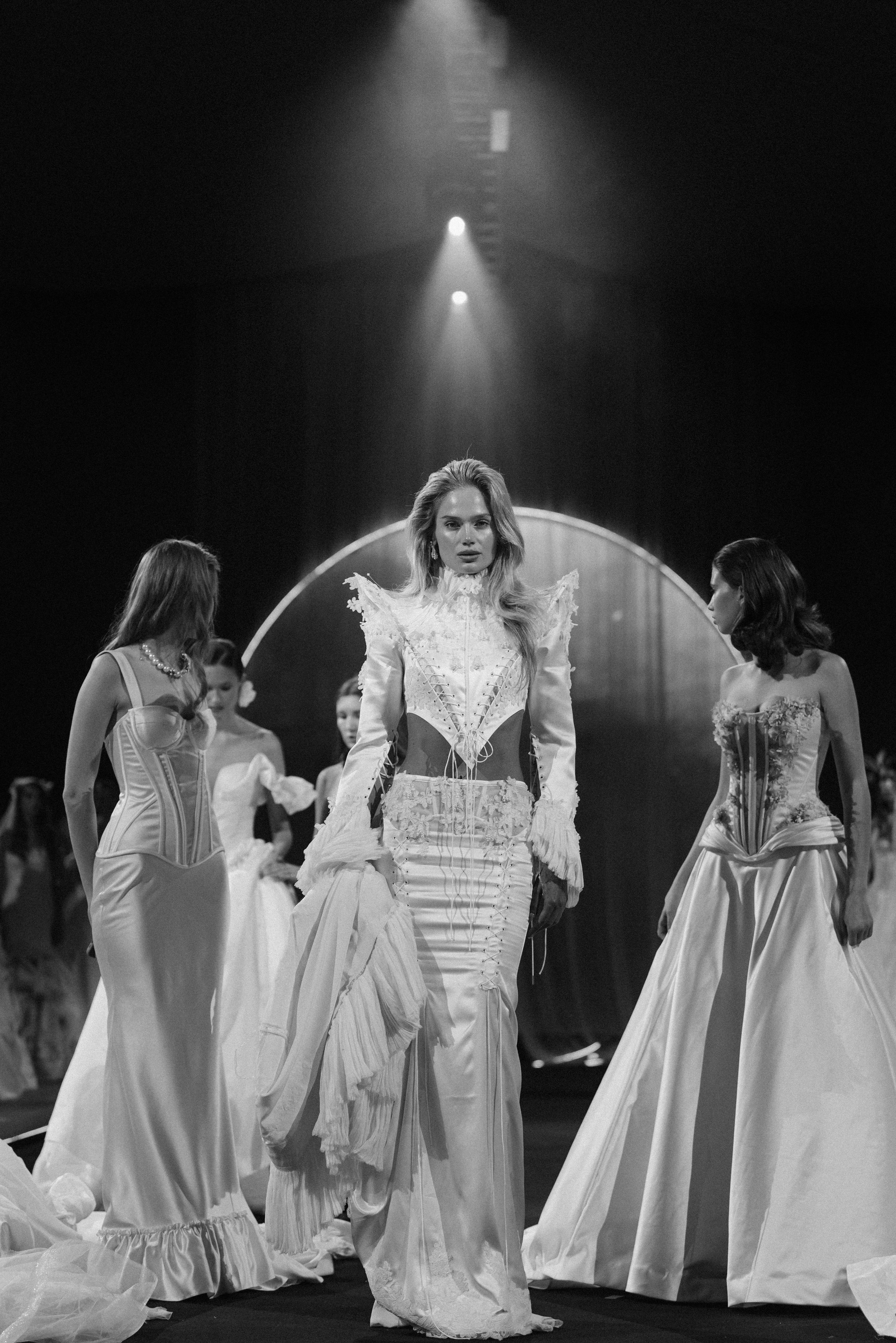 INCOGNITO Rara Avis Group & Kuraje Fashion Show 2027 INCOGNITO. Wedding PHOTOGRAPHER Andrew Vnukov
