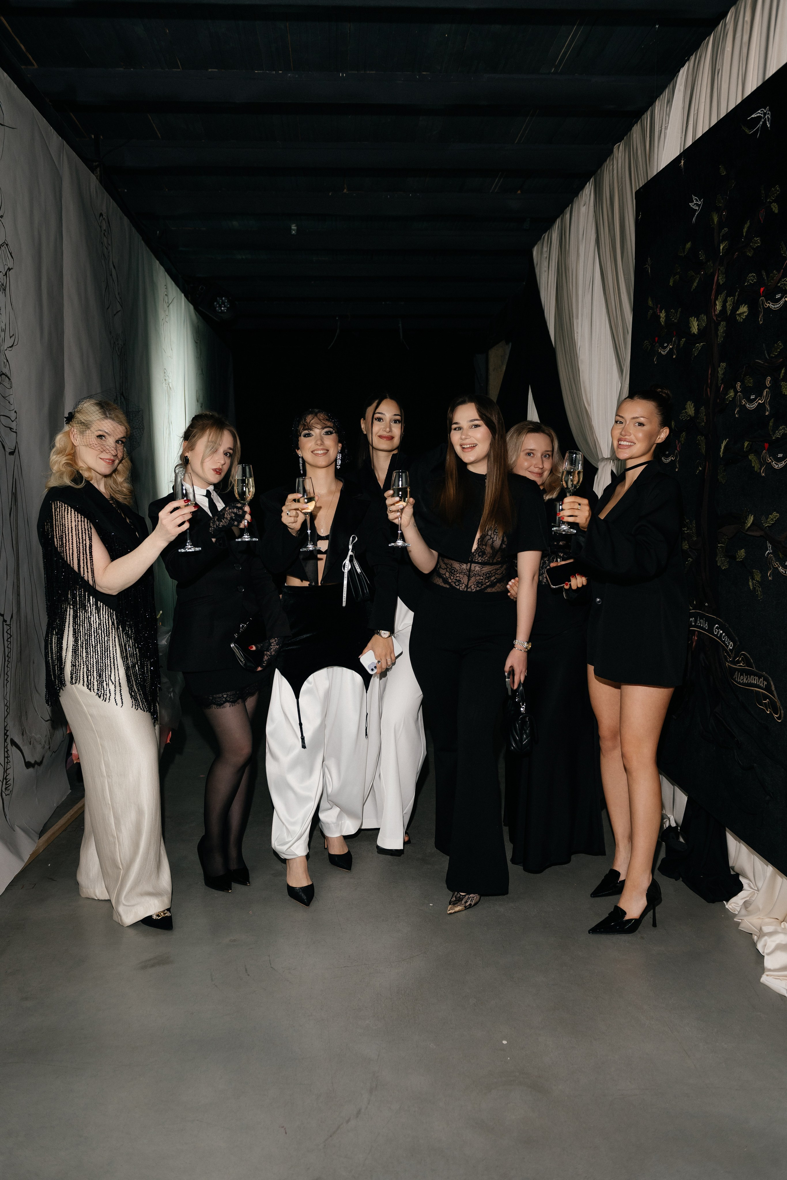 INCOGNITO Rara Avis Group & Kuraje Fashion Show 2027 INCOGNITO. Wedding PHOTOGRAPHER Andrew Vnukov