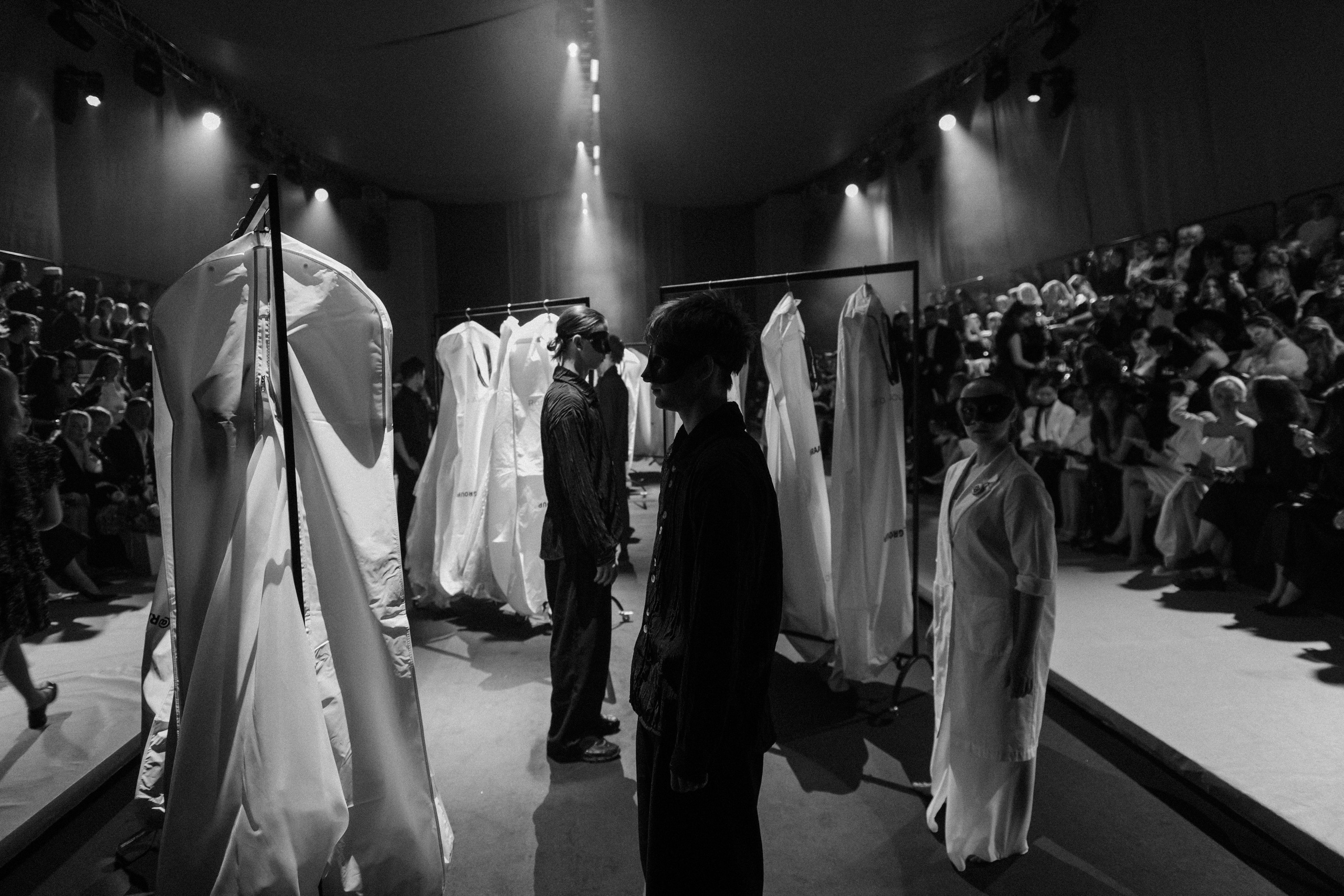 INCOGNITO Rara Avis Group & Kuraje Fashion Show 2027 INCOGNITO. Wedding PHOTOGRAPHER Andrew Vnukov