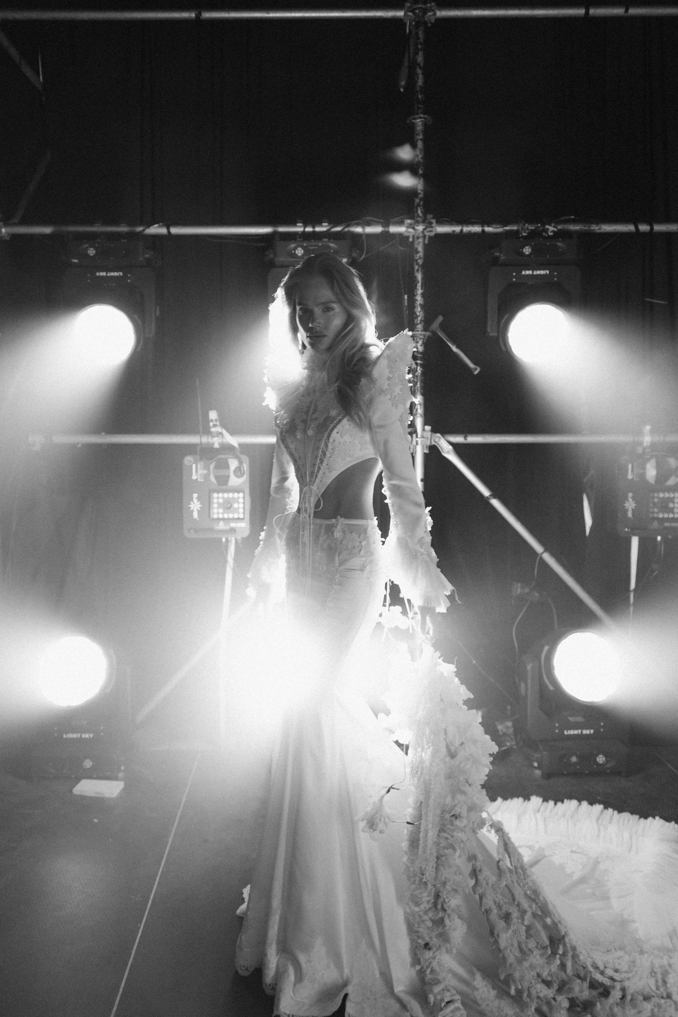 INCOGNITO Rara Avis Group & Kuraje Fashion Show 2027 INCOGNITO. Wedding PHOTOGRAPHER Andrew Vnukov