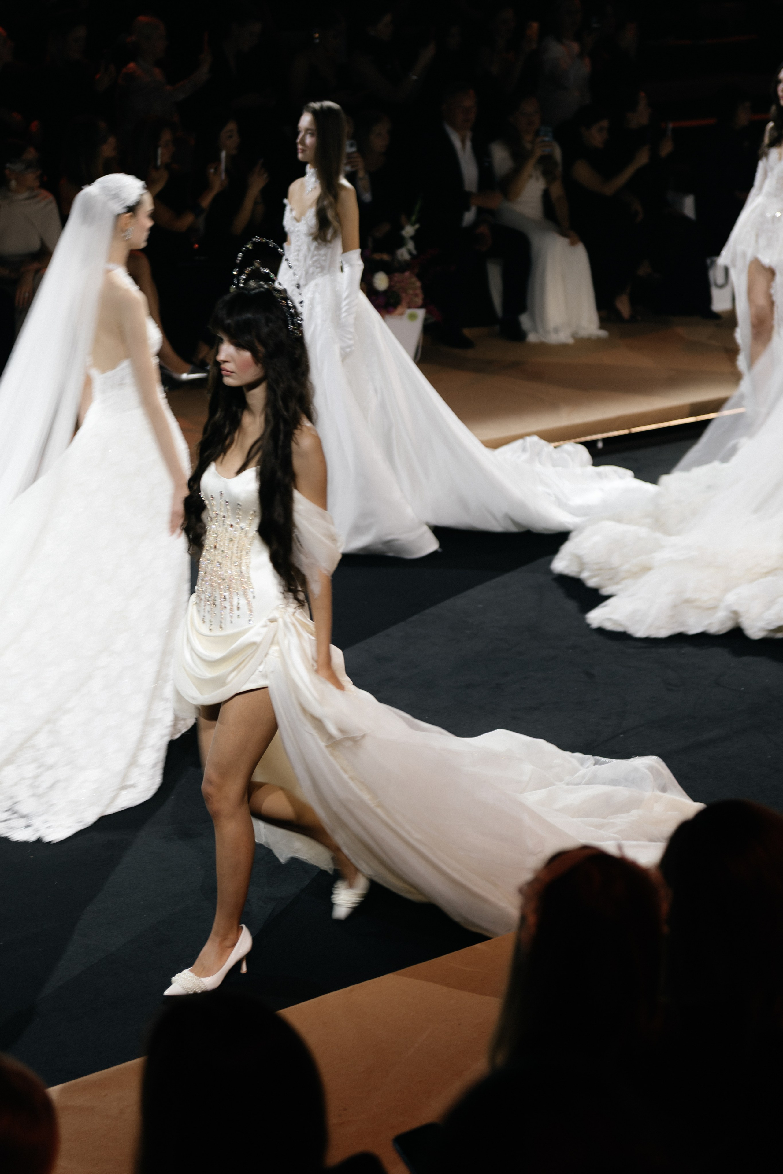 INCOGNITO Rara Avis Group & Kuraje Fashion Show 2027 INCOGNITO. Wedding PHOTOGRAPHER Andrew Vnukov