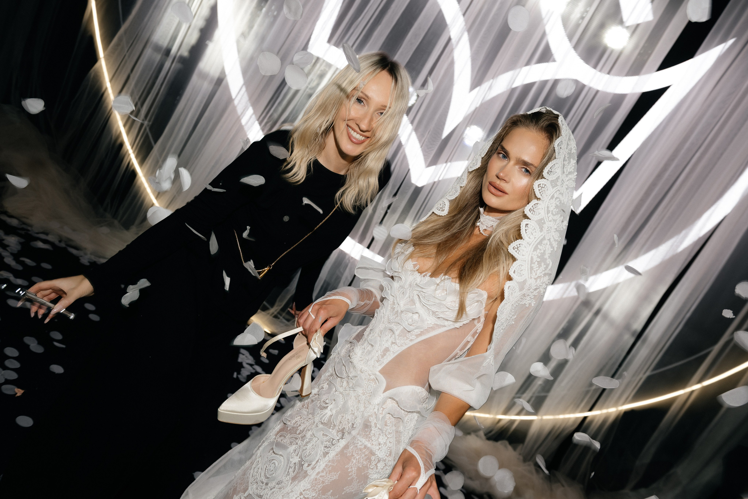 INCOGNITO Rara Avis Group & Kuraje Fashion Show 2027 INCOGNITO. Wedding PHOTOGRAPHER Andrew Vnukov