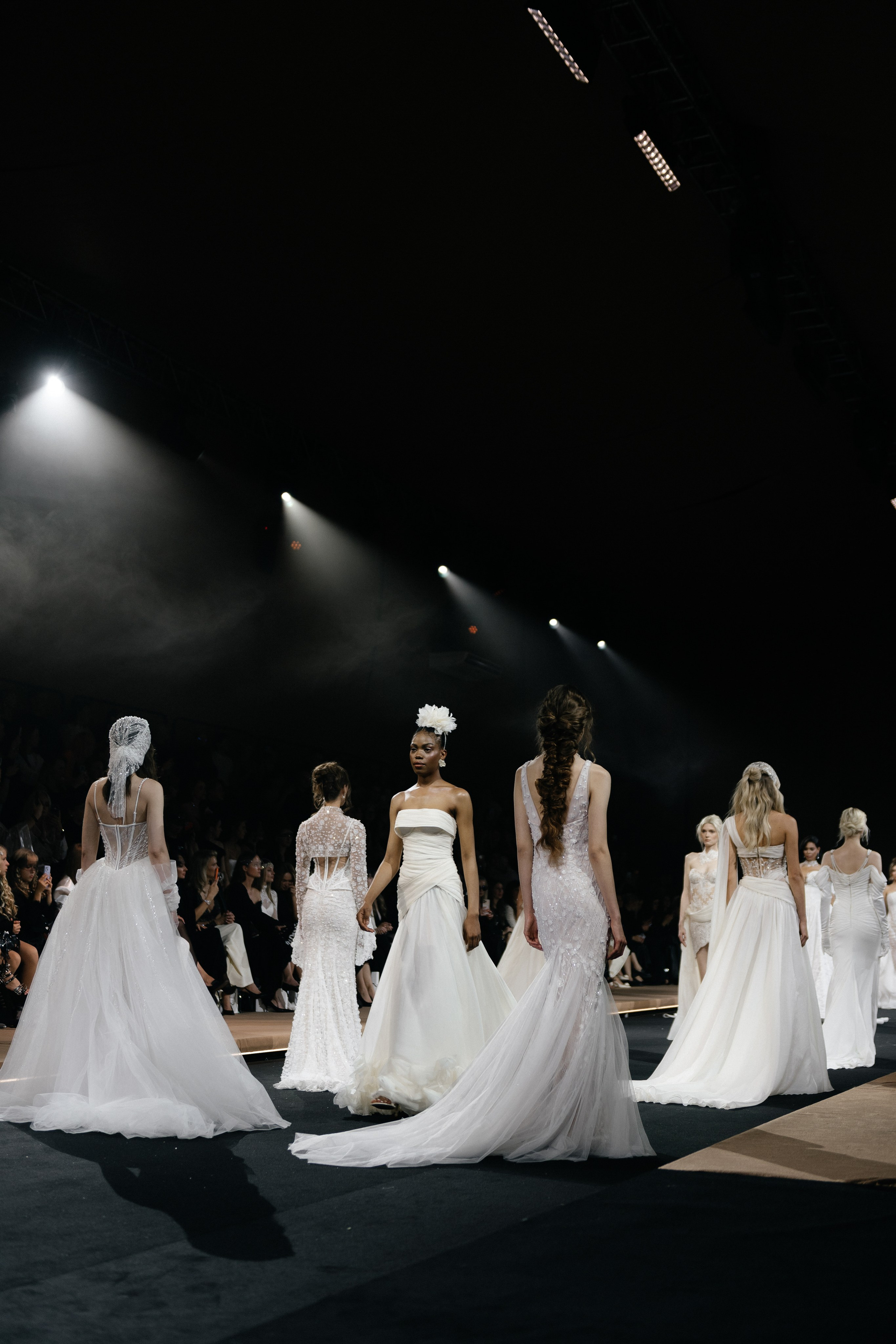 INCOGNITO Rara Avis Group & Kuraje Fashion Show 2027 INCOGNITO. Wedding PHOTOGRAPHER Andrew Vnukov