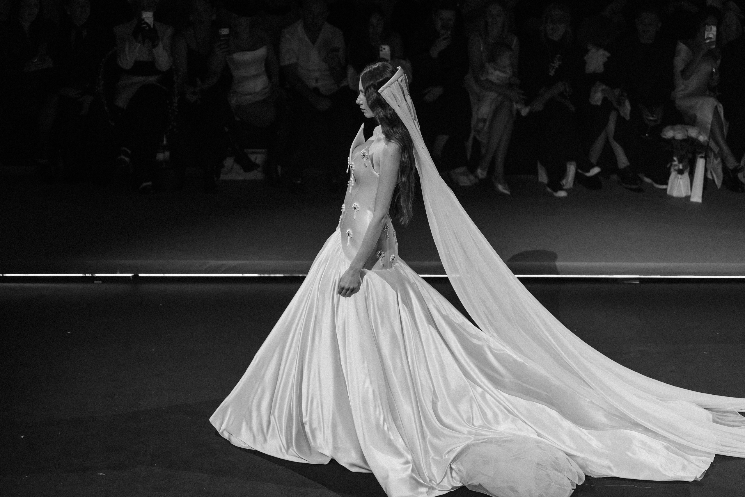 INCOGNITO Rara Avis Group & Kuraje Fashion Show 2027 INCOGNITO. Wedding PHOTOGRAPHER Andrew Vnukov