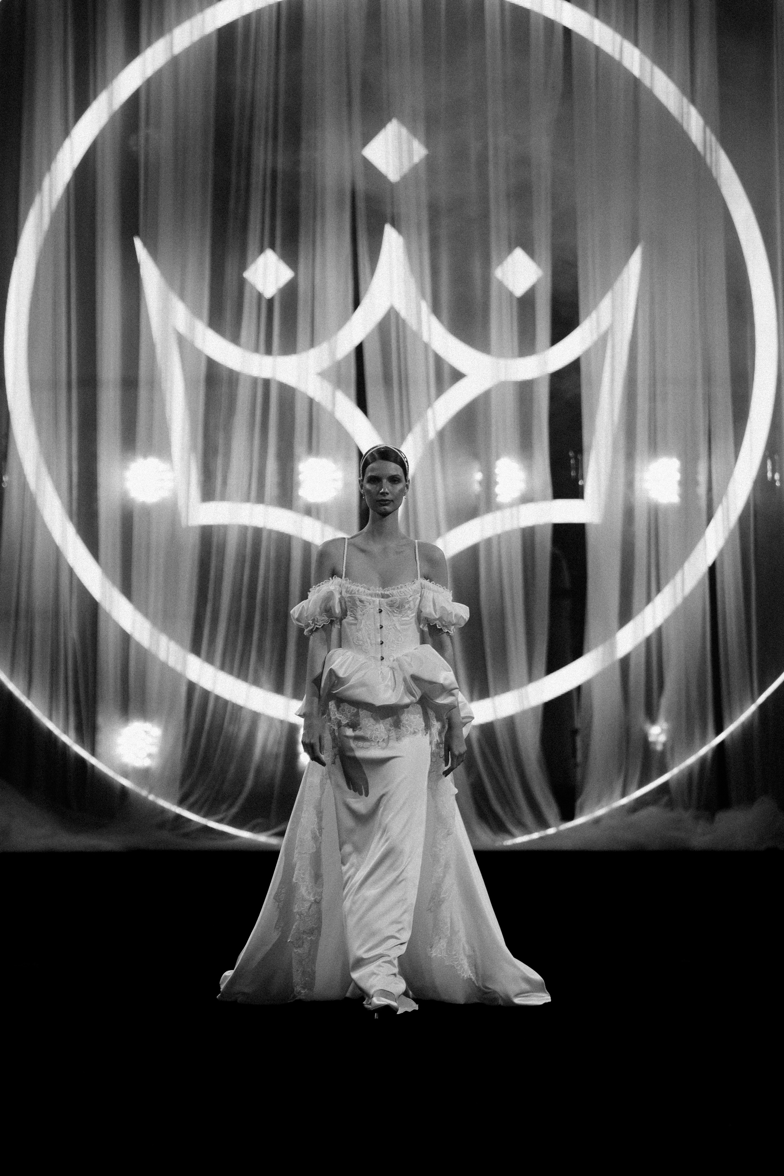 INCOGNITO Rara Avis Group & Kuraje Fashion Show 2027 INCOGNITO. Wedding PHOTOGRAPHER Andrew Vnukov