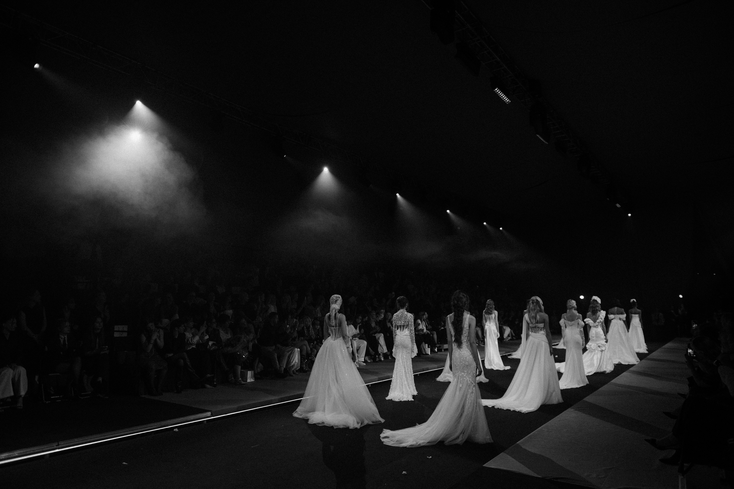 INCOGNITO Rara Avis Group & Kuraje Fashion Show 2027 INCOGNITO. Wedding PHOTOGRAPHER Andrew Vnukov