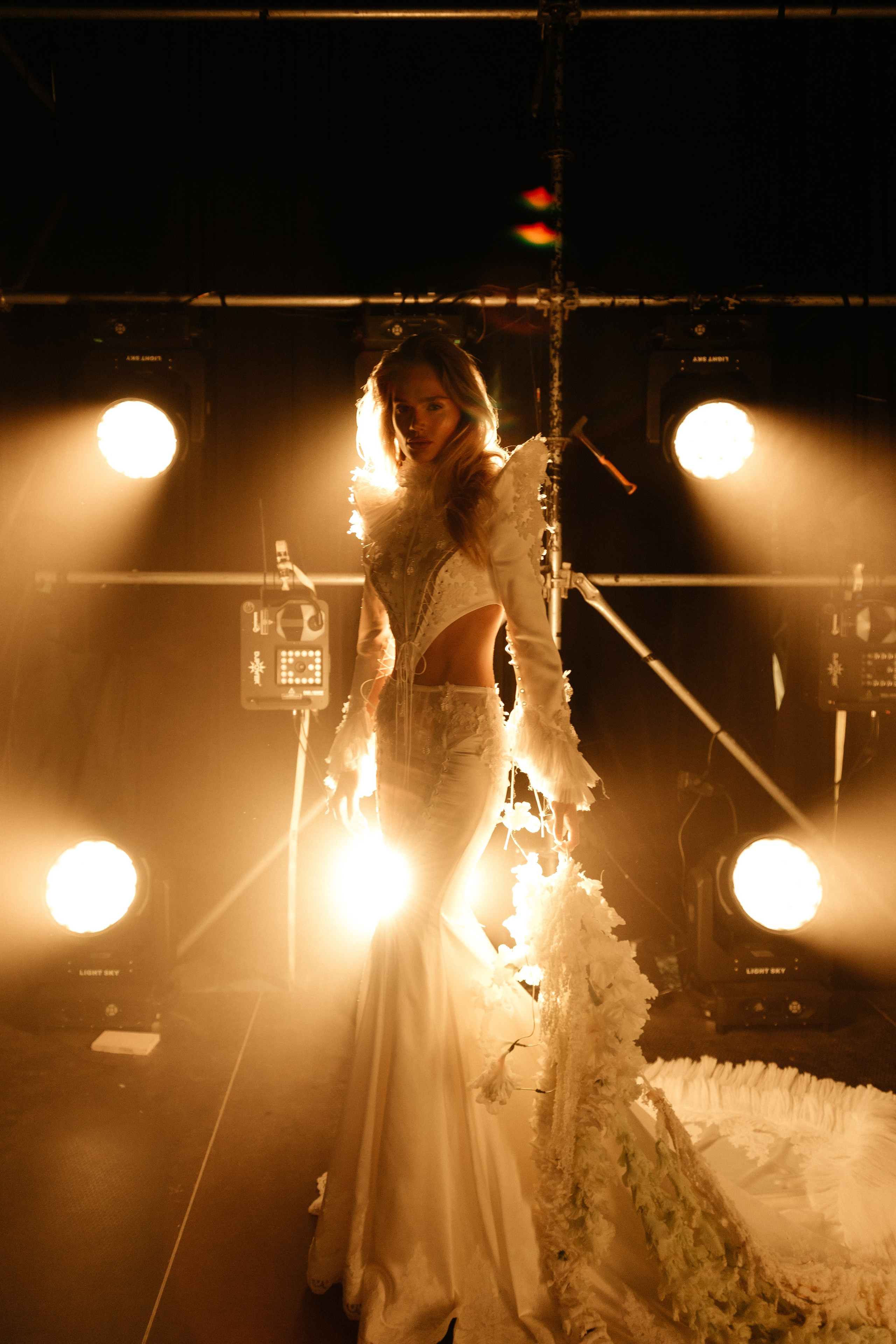 INCOGNITO Rara Avis Group & Kuraje Fashion Show 2027 INCOGNITO. Wedding PHOTOGRAPHER Andrew Vnukov
