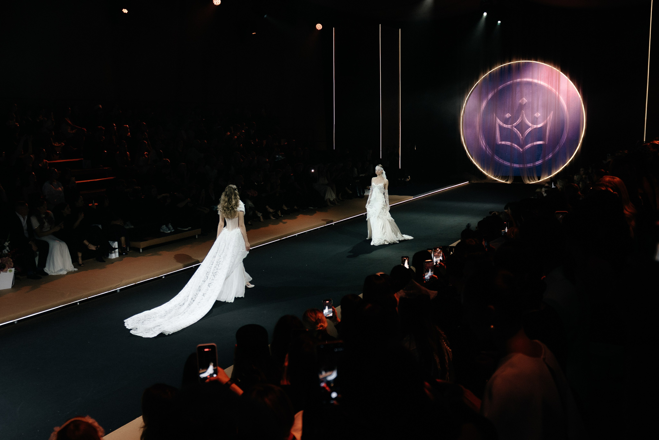 INCOGNITO Rara Avis Group & Kuraje Fashion Show 2027 INCOGNITO. Wedding PHOTOGRAPHER Andrew Vnukov