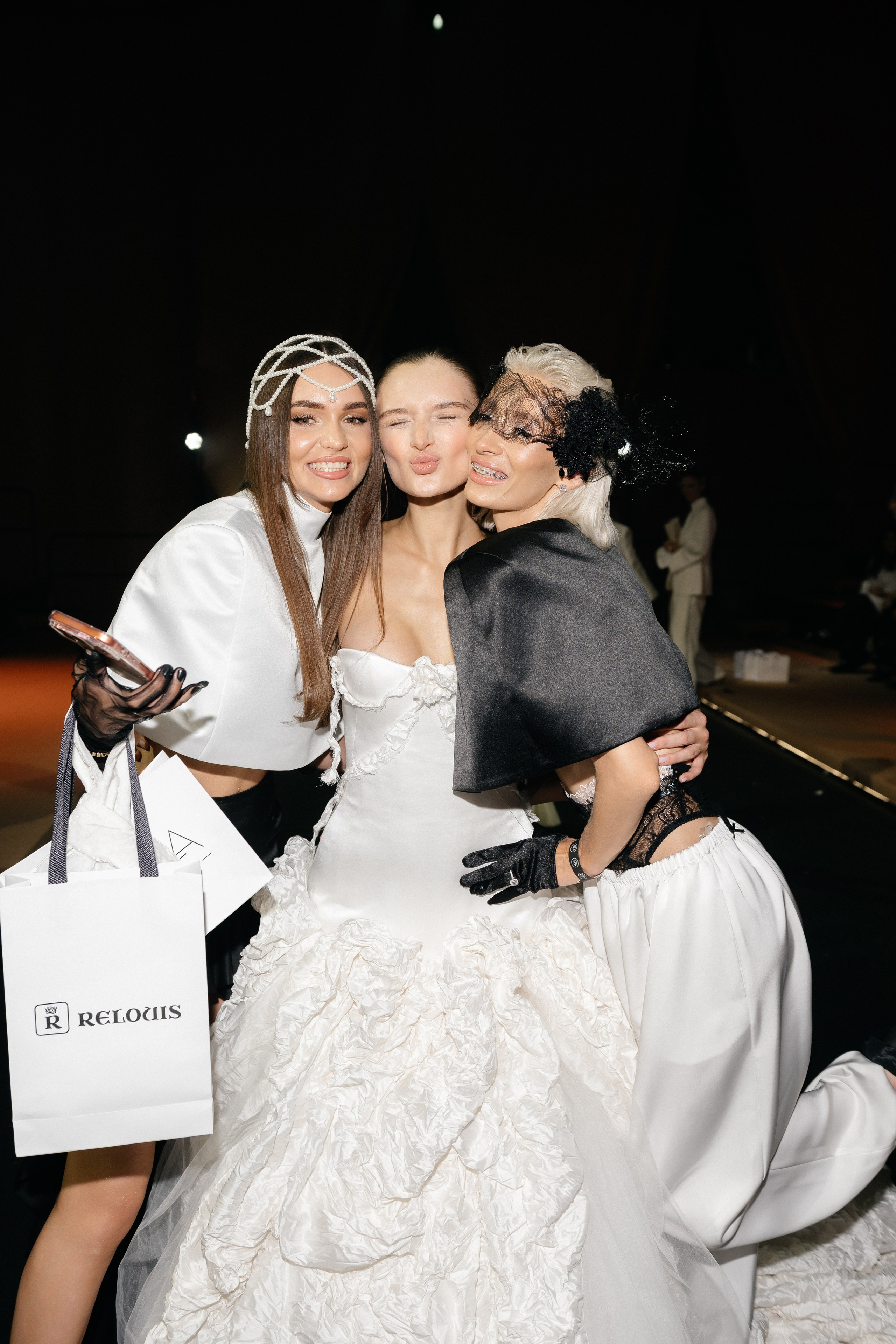 INCOGNITO Rara Avis Group & Kuraje Fashion Show 2027 INCOGNITO. Wedding PHOTOGRAPHER Andrew Vnukov
