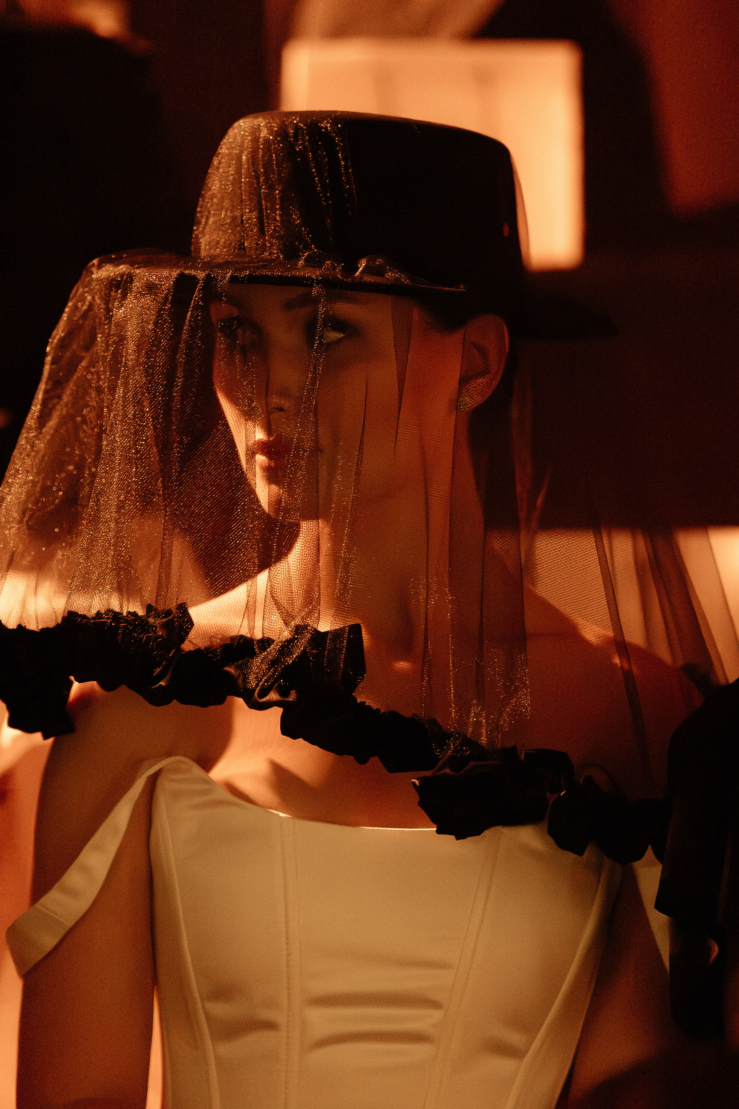 INCOGNITO Rara Avis Group & Kuraje Fashion Show 2027 INCOGNITO. Wedding PHOTOGRAPHER Andrew Vnukov