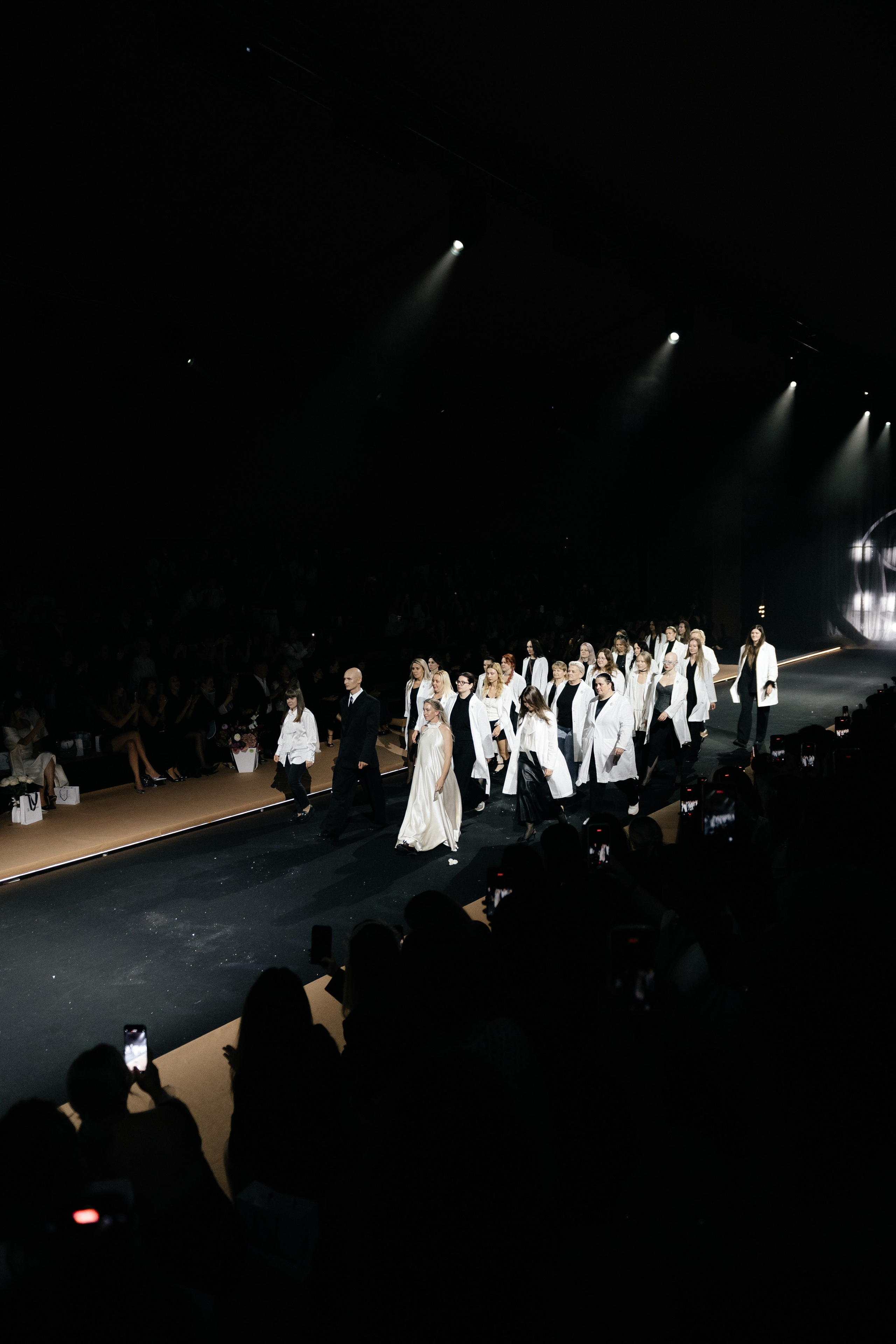 INCOGNITO Rara Avis Group & Kuraje Fashion Show 2027 INCOGNITO. Wedding PHOTOGRAPHER Andrew Vnukov