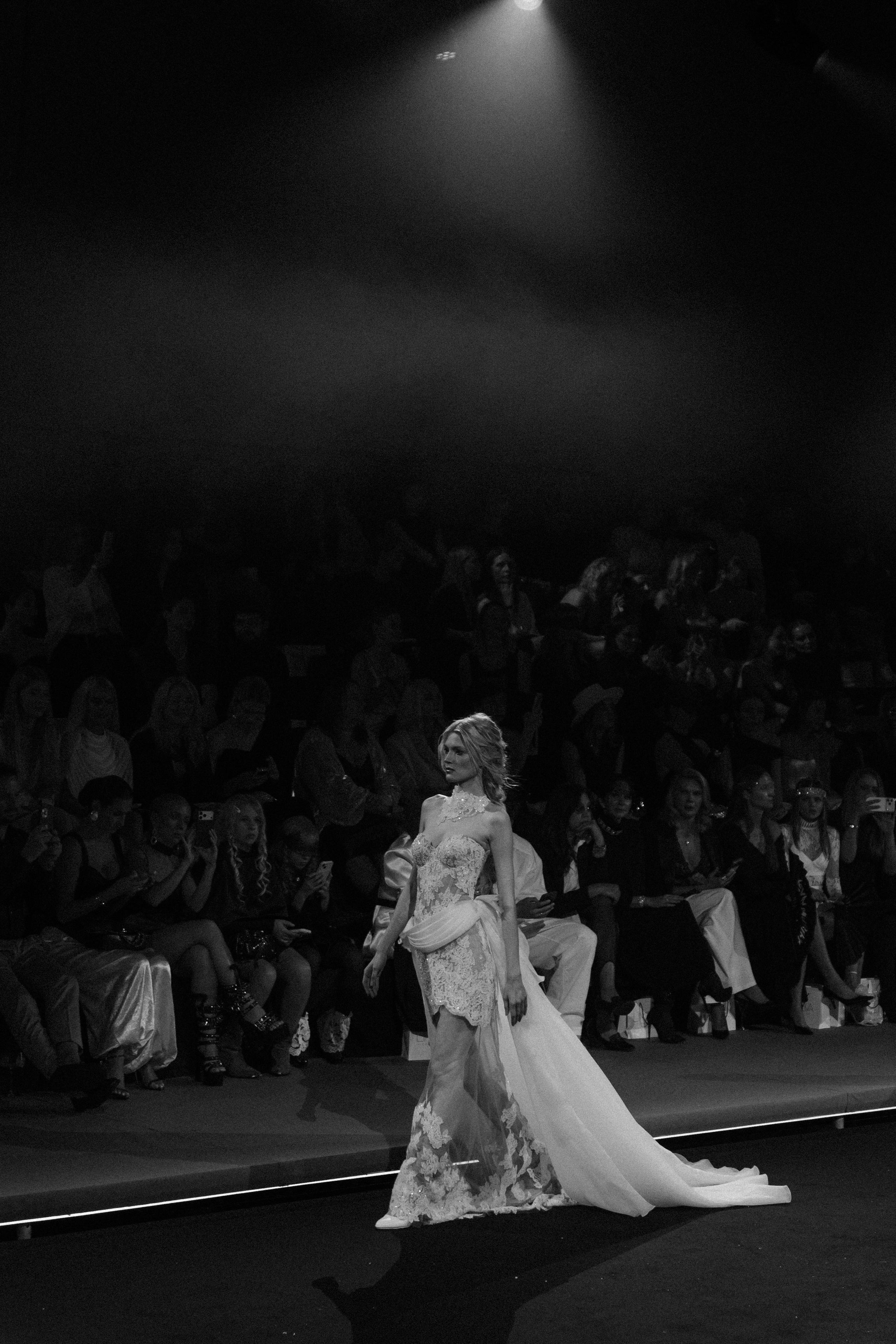 INCOGNITO Rara Avis Group & Kuraje Fashion Show 2027 INCOGNITO. Wedding PHOTOGRAPHER Andrew Vnukov