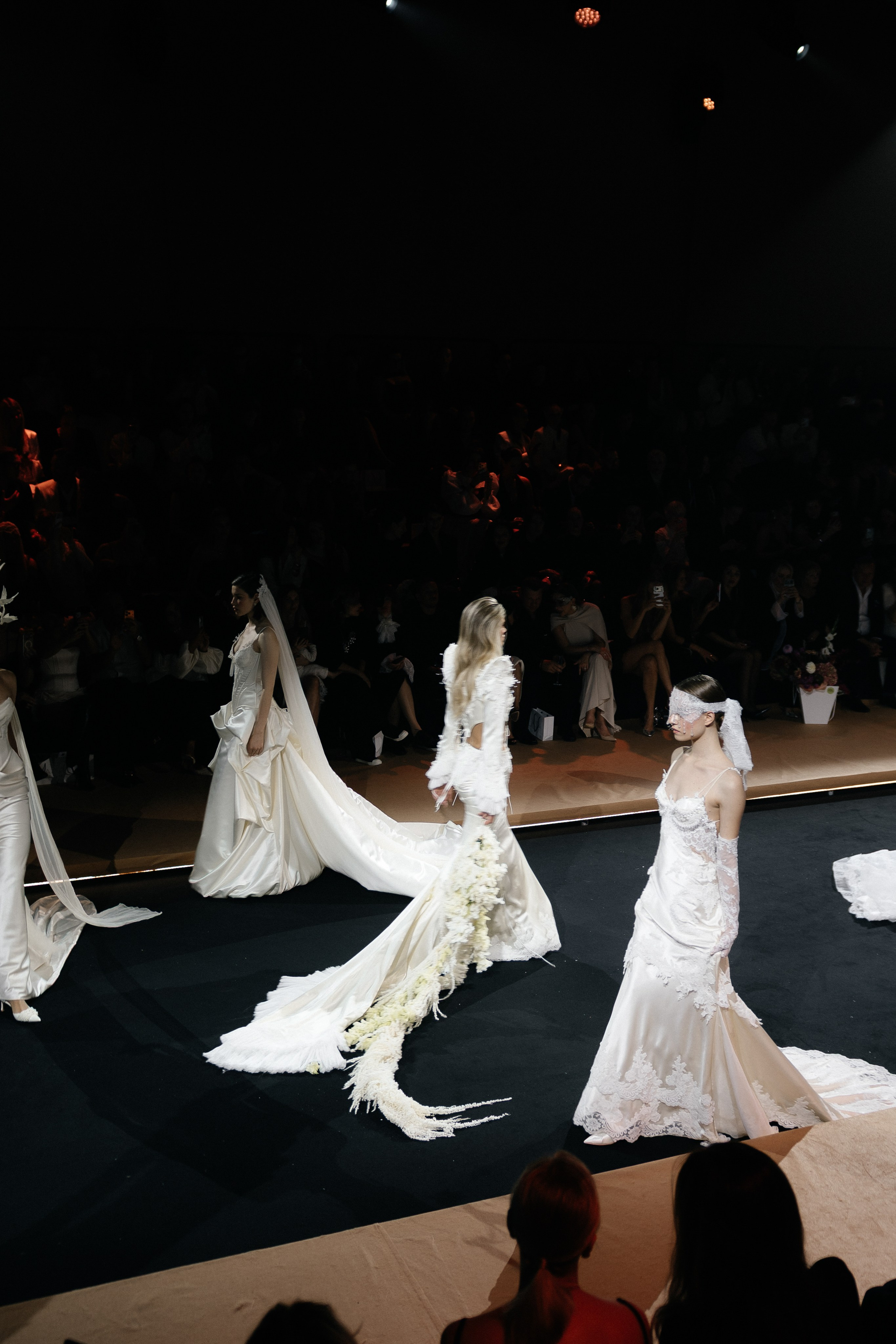 INCOGNITO Rara Avis Group & Kuraje Fashion Show 2027 INCOGNITO. Wedding PHOTOGRAPHER Andrew Vnukov