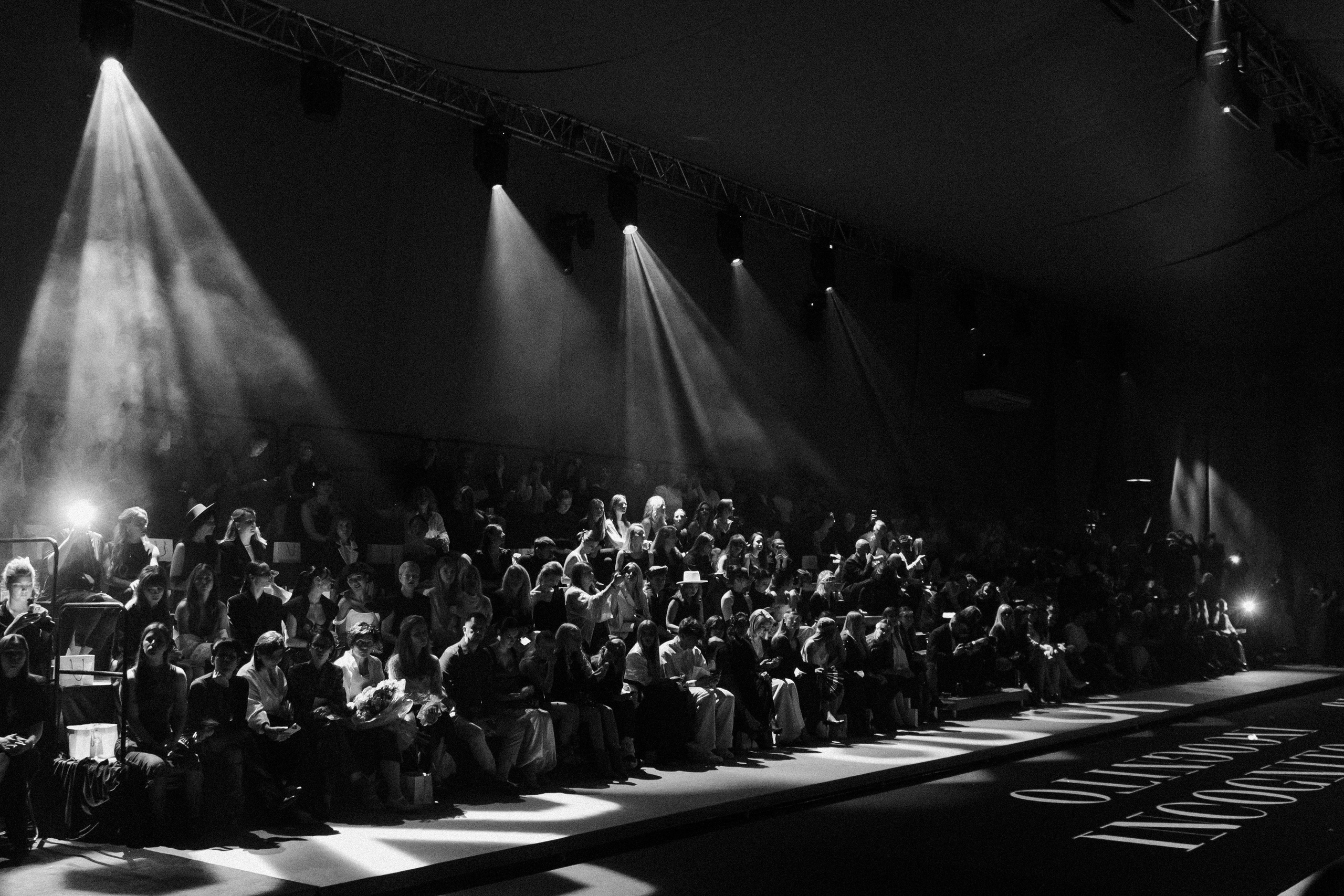 INCOGNITO Rara Avis Group & Kuraje Fashion Show 2027 INCOGNITO. Wedding PHOTOGRAPHER Andrew Vnukov