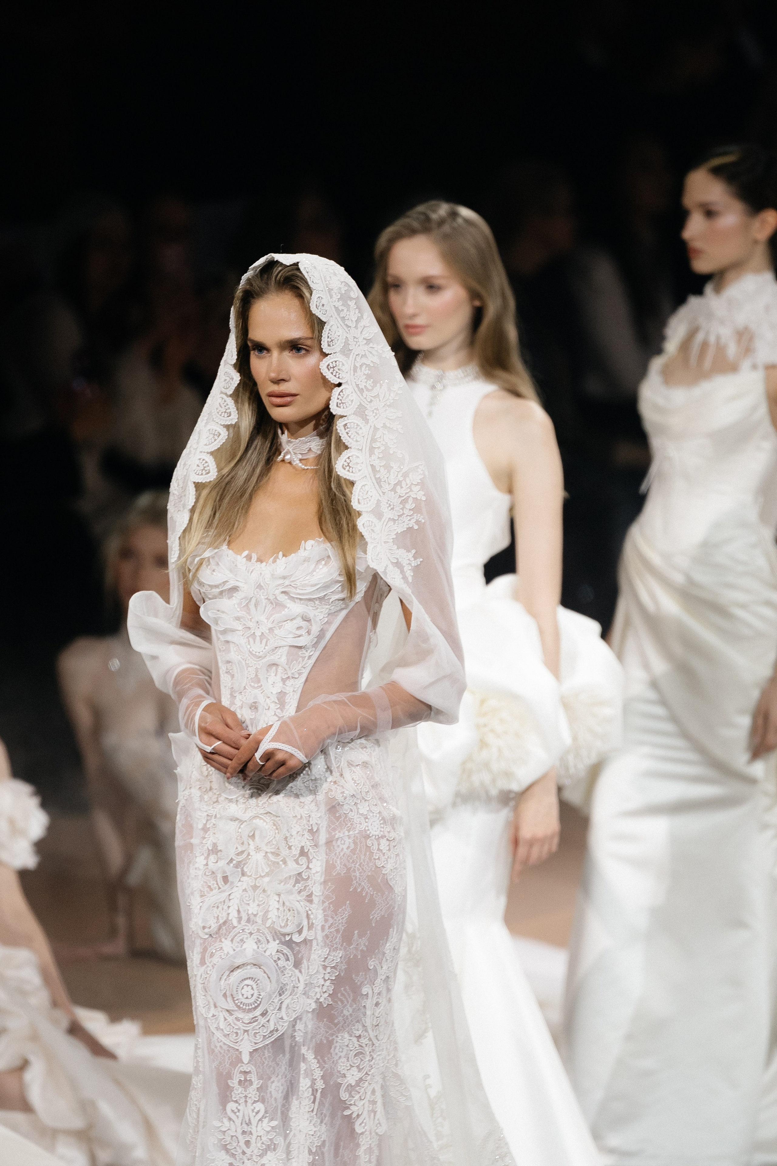 INCOGNITO Rara Avis Group & Kuraje Fashion Show 2027 INCOGNITO. Wedding PHOTOGRAPHER Andrew Vnukov