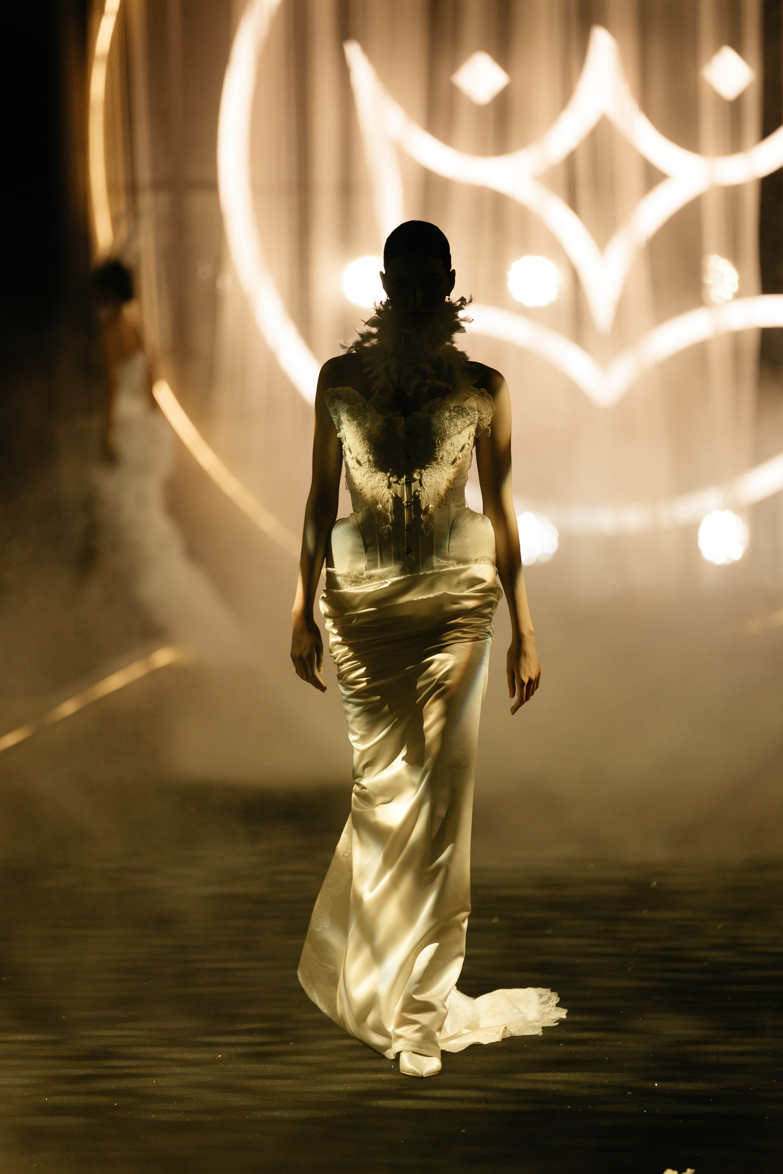 INCOGNITO Rara Avis Group & Kuraje Fashion Show 2027 INCOGNITO. Wedding PHOTOGRAPHER Andrew Vnukov