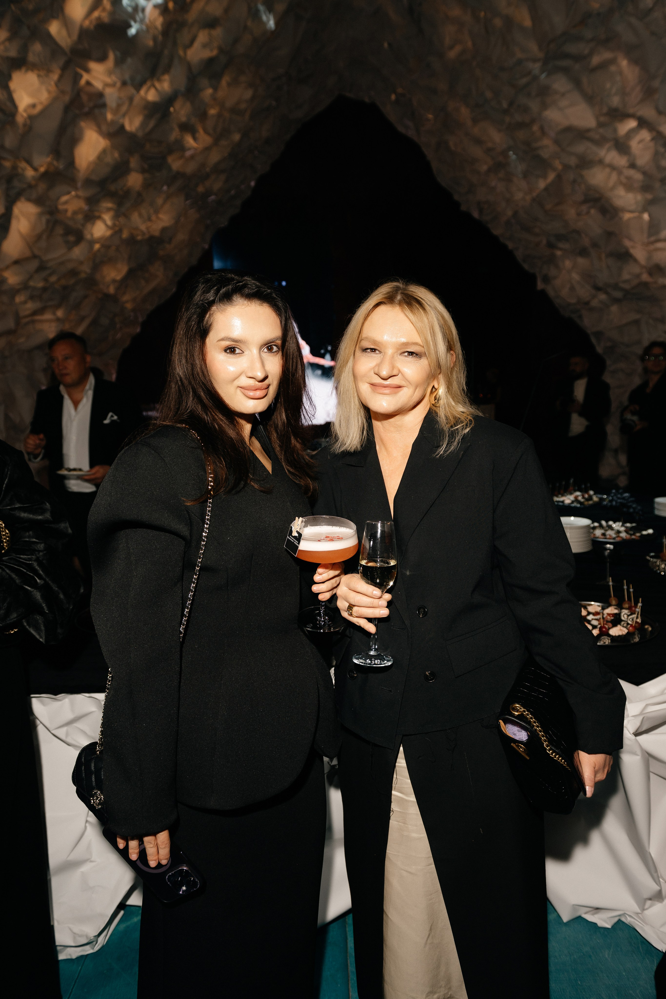 INCOGNITO Rara Avis Group & Kuraje Fashion Show 2027 INCOGNITO. Wedding PHOTOGRAPHER Andrew Vnukov