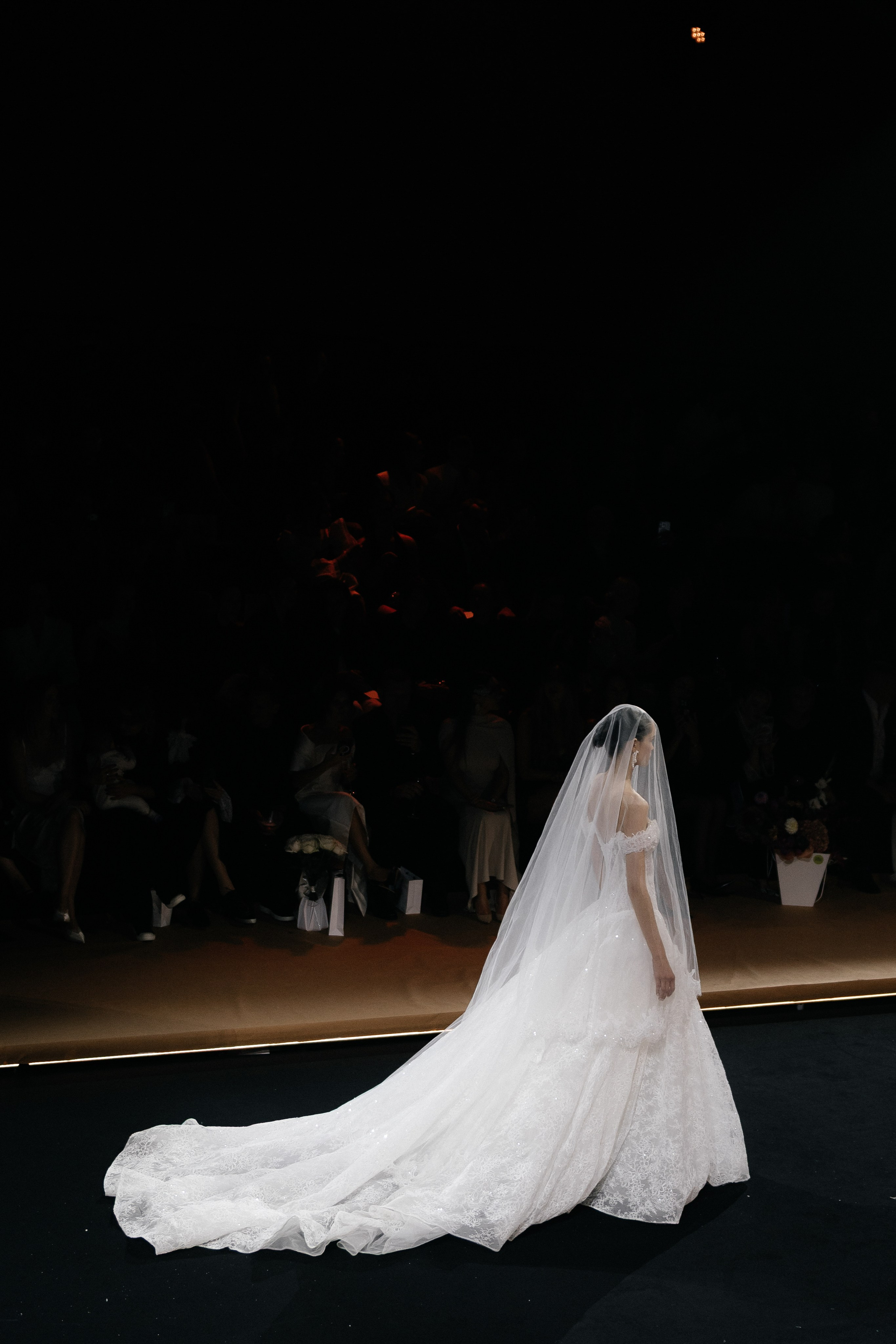 INCOGNITO Rara Avis Group & Kuraje Fashion Show 2027 INCOGNITO. Wedding PHOTOGRAPHER Andrew Vnukov