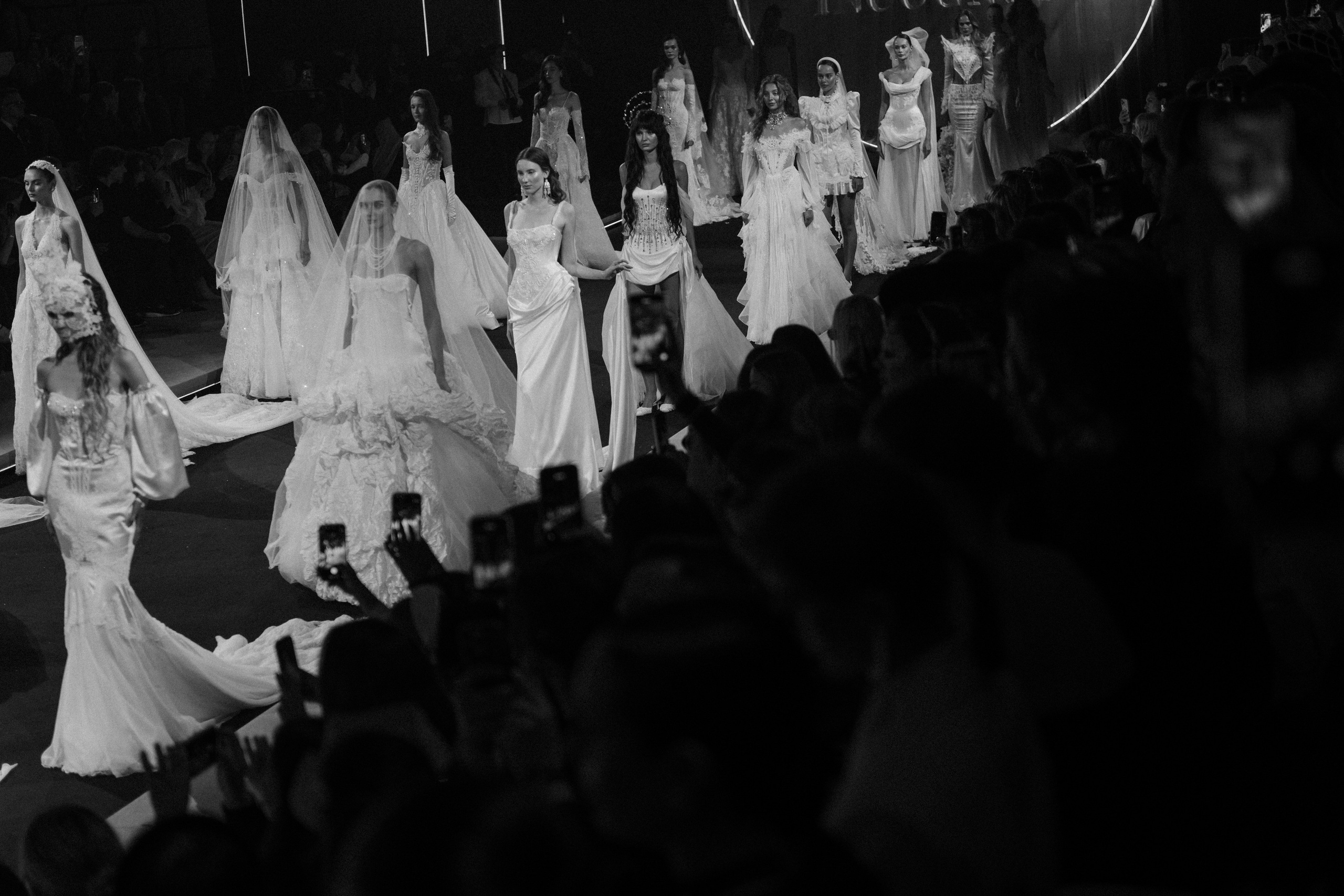 INCOGNITO Rara Avis Group & Kuraje Fashion Show 2027 INCOGNITO. Wedding PHOTOGRAPHER Andrew Vnukov
