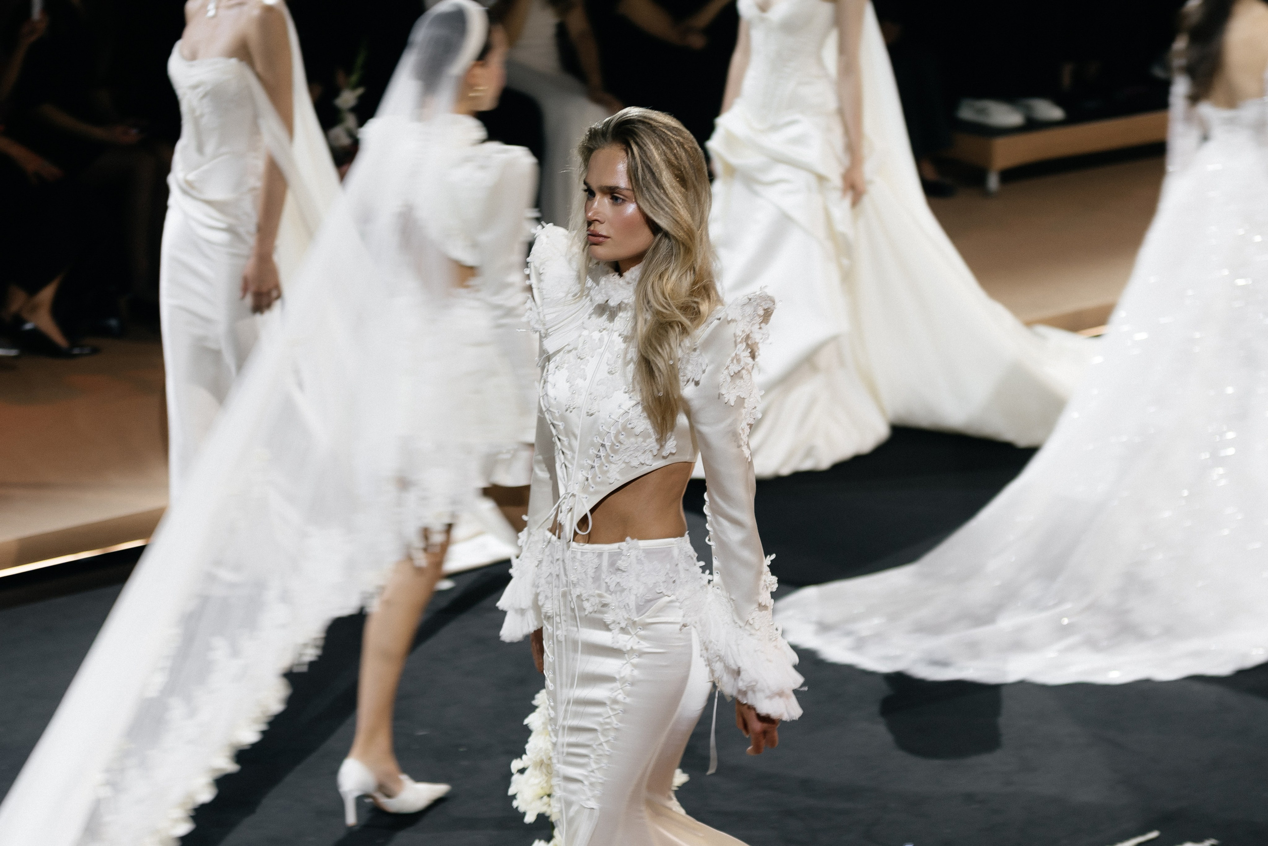 INCOGNITO Rara Avis Group & Kuraje Fashion Show 2027 INCOGNITO. Wedding PHOTOGRAPHER Andrew Vnukov