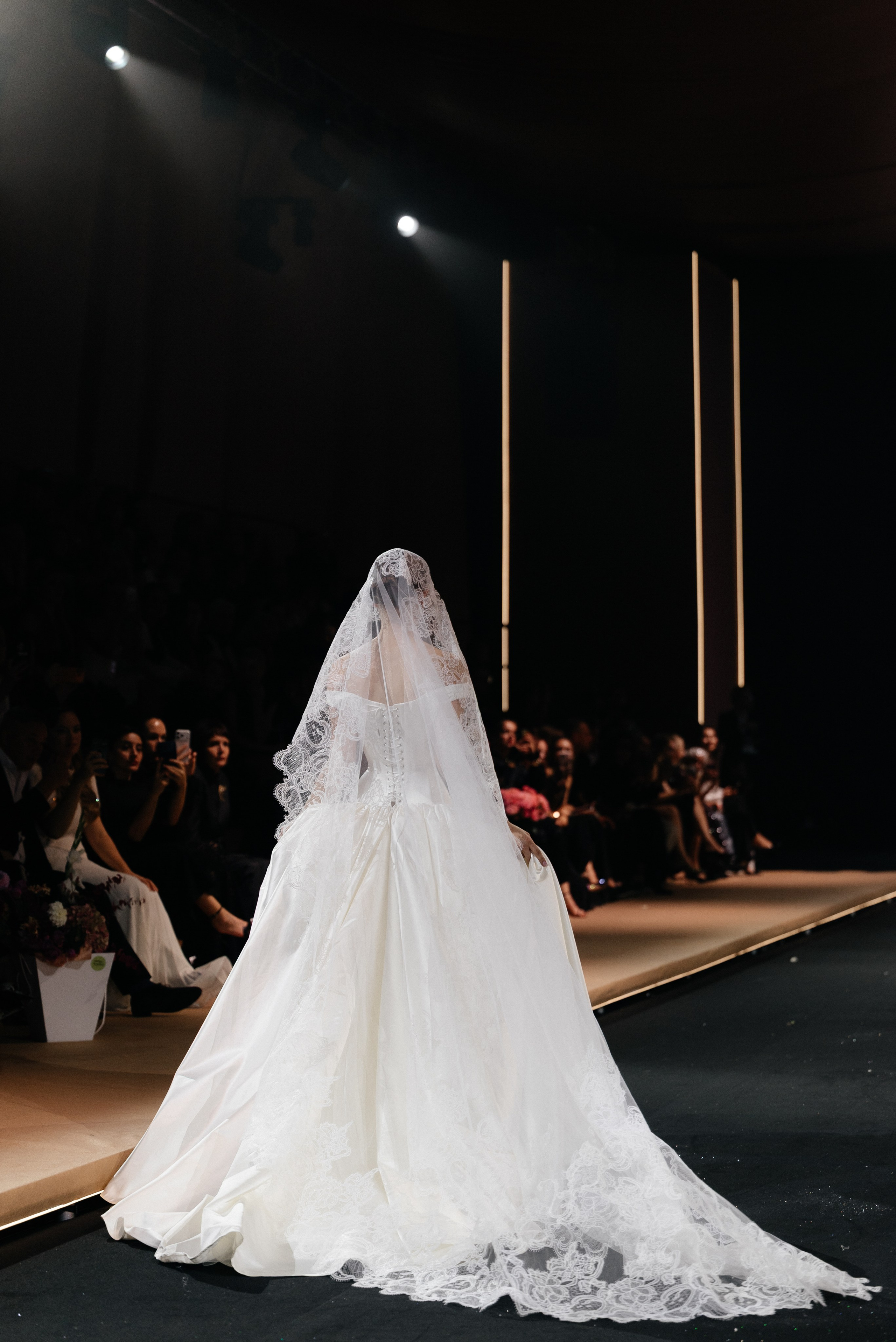 INCOGNITO Rara Avis Group & Kuraje Fashion Show 2027 INCOGNITO. Wedding PHOTOGRAPHER Andrew Vnukov