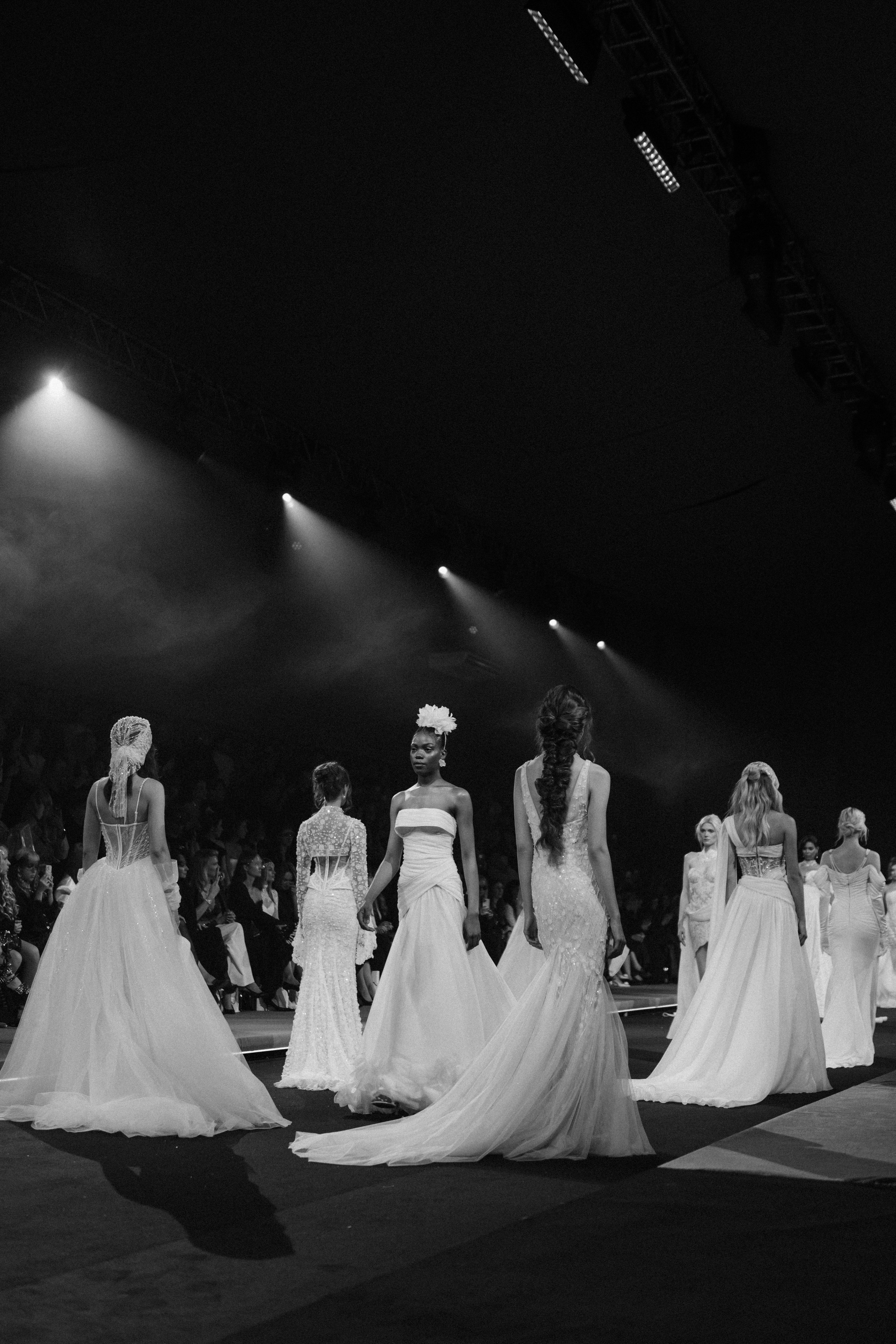 INCOGNITO Rara Avis Group & Kuraje Fashion Show 2027 INCOGNITO. Wedding PHOTOGRAPHER Andrew Vnukov