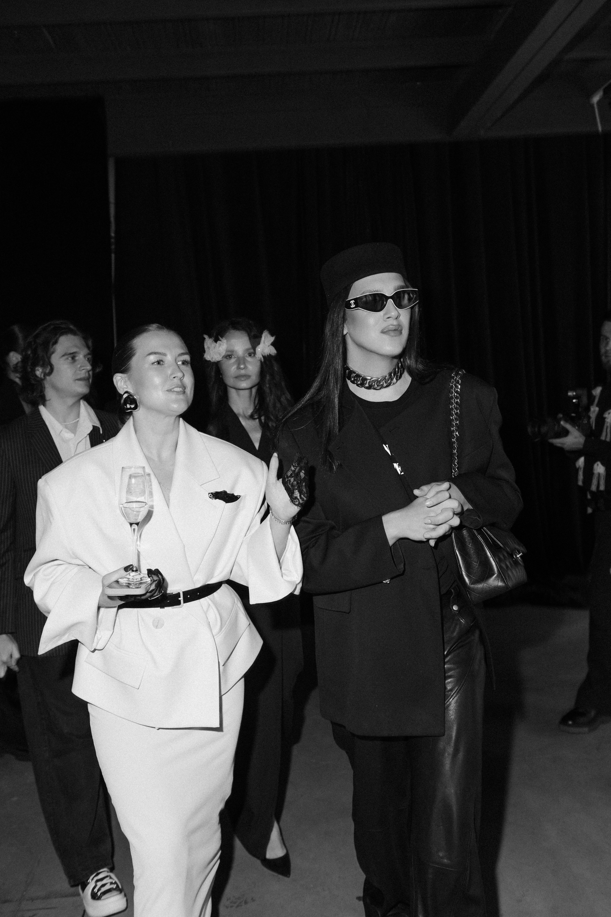 INCOGNITO Rara Avis Group & Kuraje Fashion Show 2027 INCOGNITO. Wedding PHOTOGRAPHER Andrew Vnukov