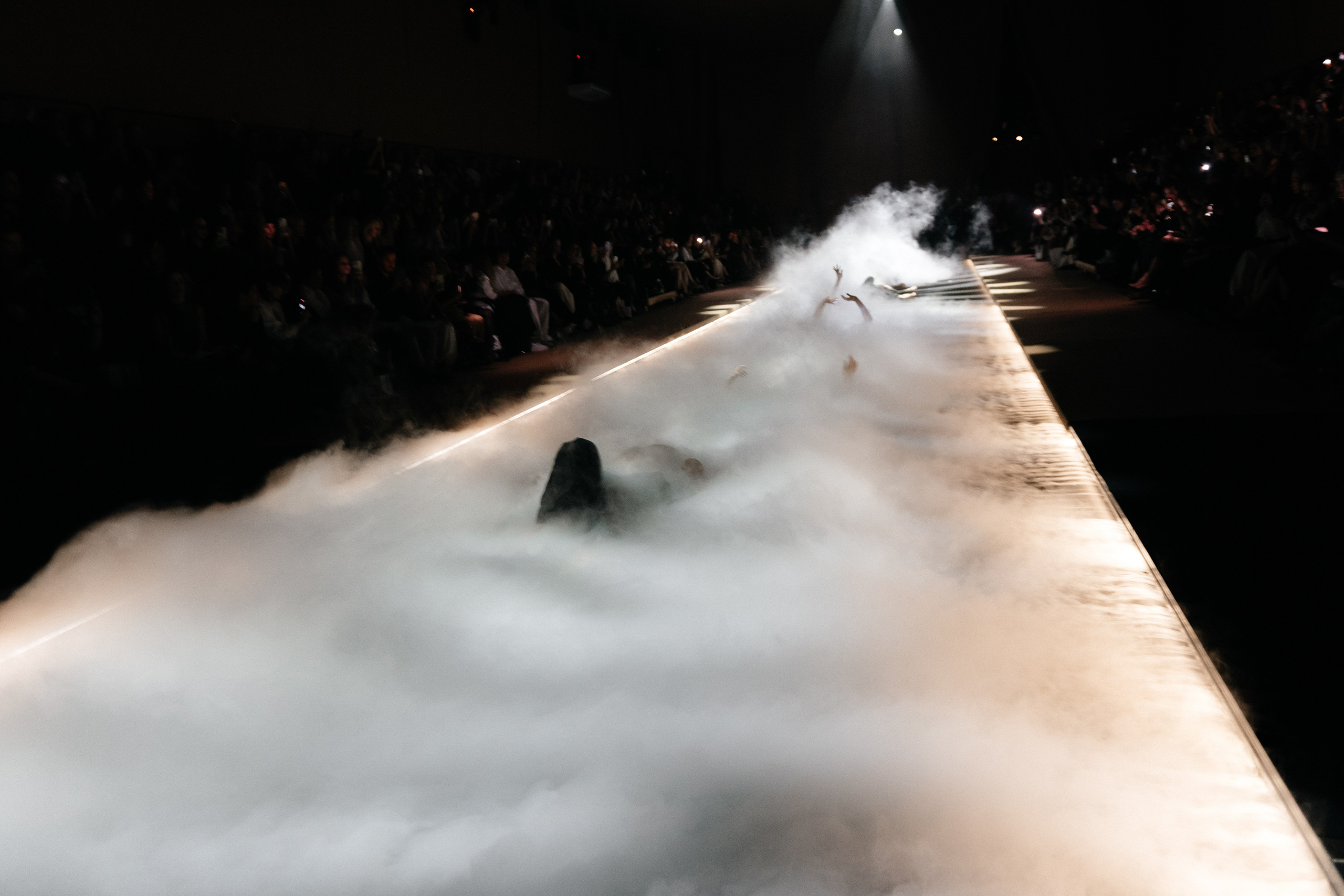 INCOGNITO Rara Avis Group & Kuraje Fashion Show 2027 INCOGNITO. Wedding PHOTOGRAPHER Andrew Vnukov