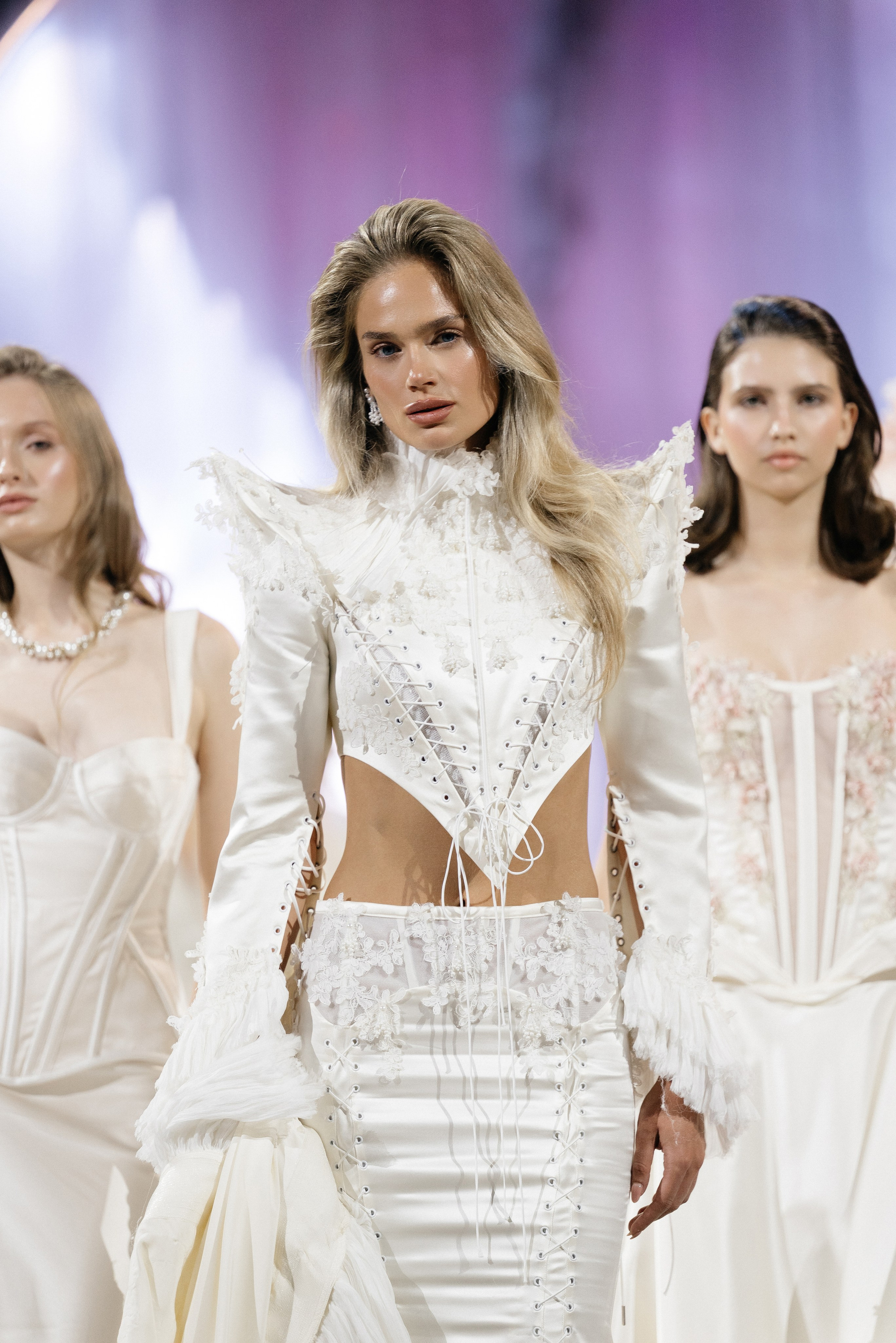INCOGNITO Rara Avis Group & Kuraje Fashion Show 2027 INCOGNITO. Wedding PHOTOGRAPHER Andrew Vnukov