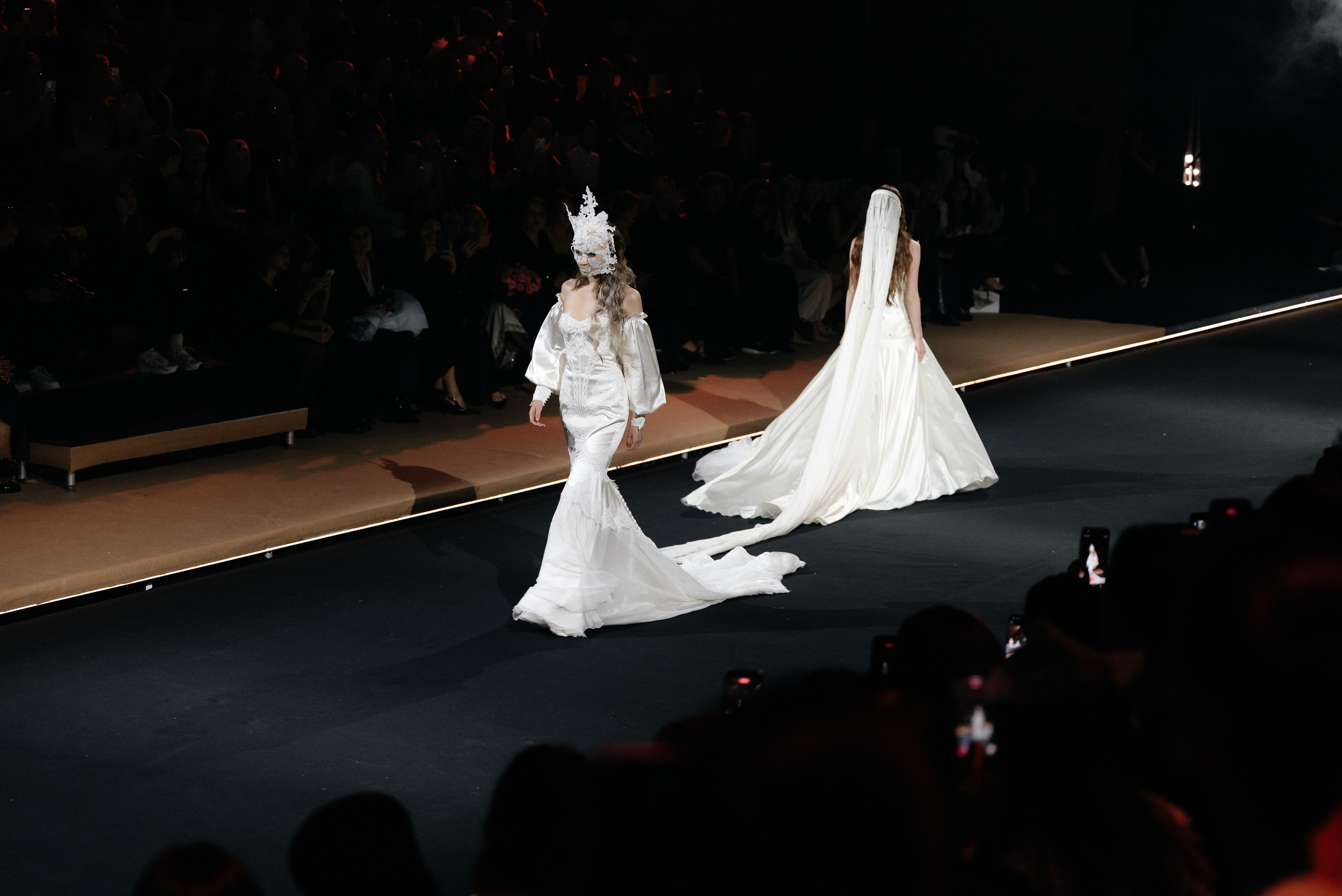 INCOGNITO Rara Avis Group & Kuraje Fashion Show 2027 INCOGNITO. Wedding PHOTOGRAPHER Andrew Vnukov