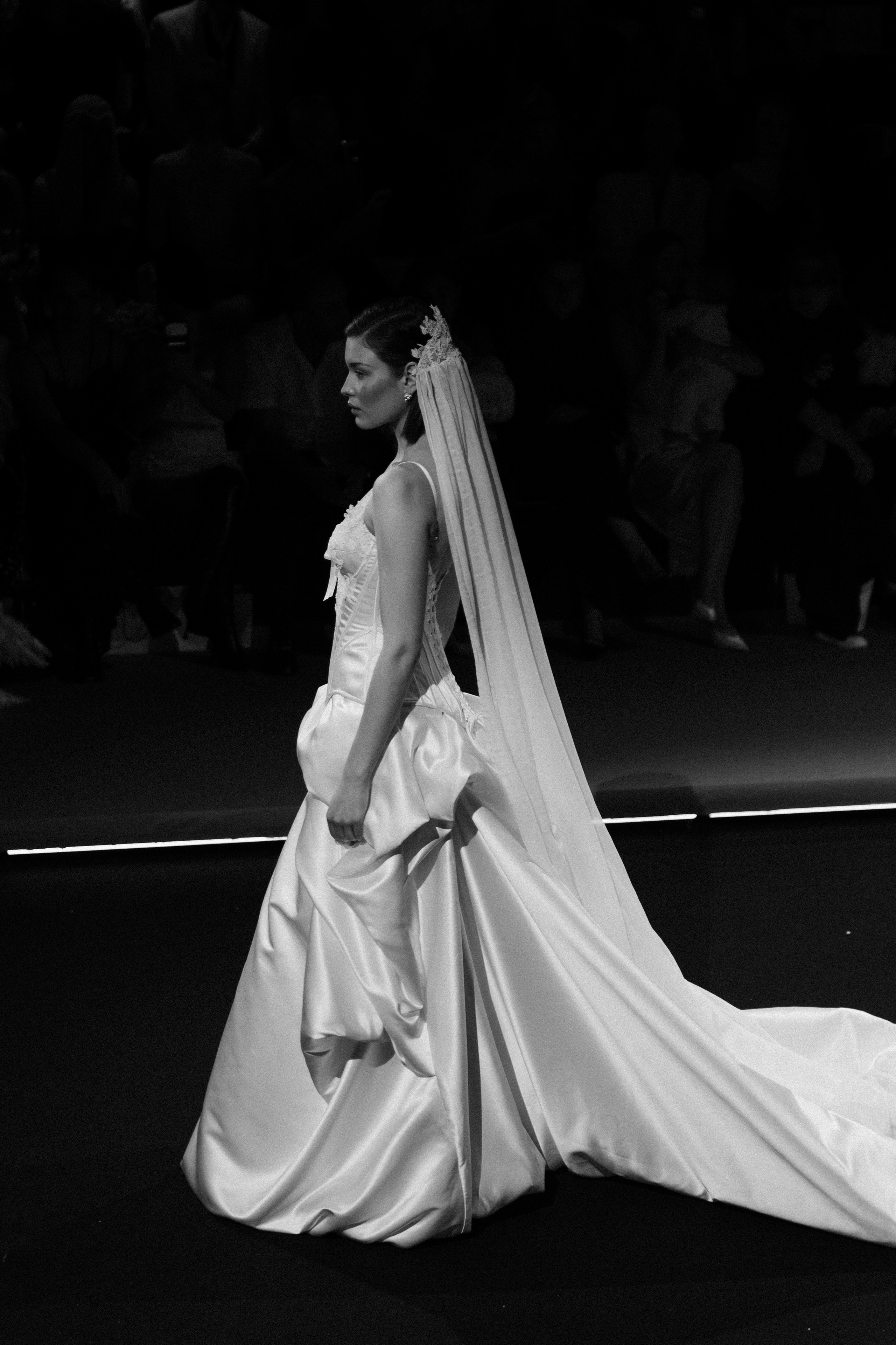 INCOGNITO Rara Avis Group & Kuraje Fashion Show 2027 INCOGNITO. Wedding PHOTOGRAPHER Andrew Vnukov