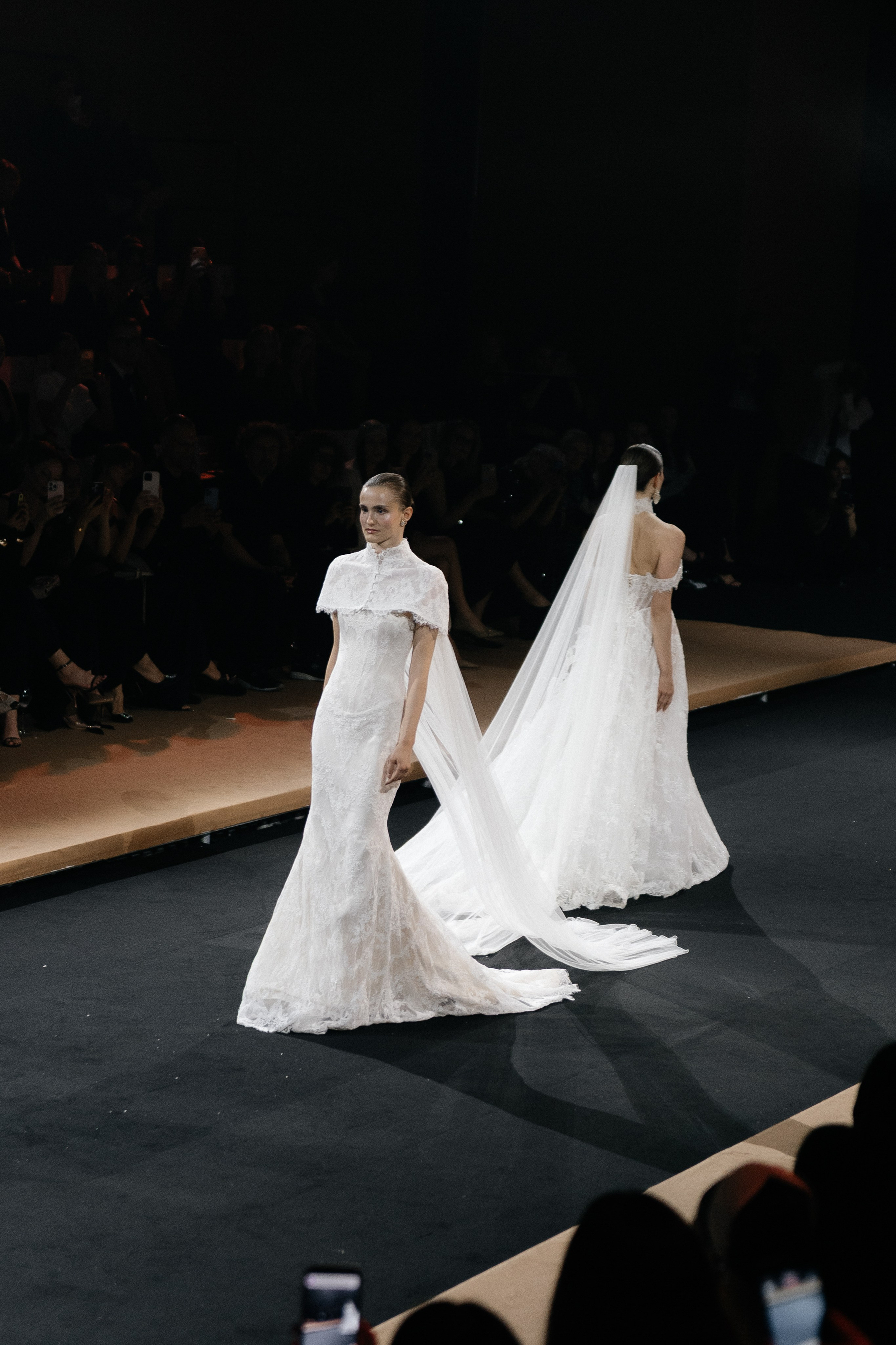 INCOGNITO Rara Avis Group & Kuraje Fashion Show 2027 INCOGNITO. Wedding PHOTOGRAPHER Andrew Vnukov