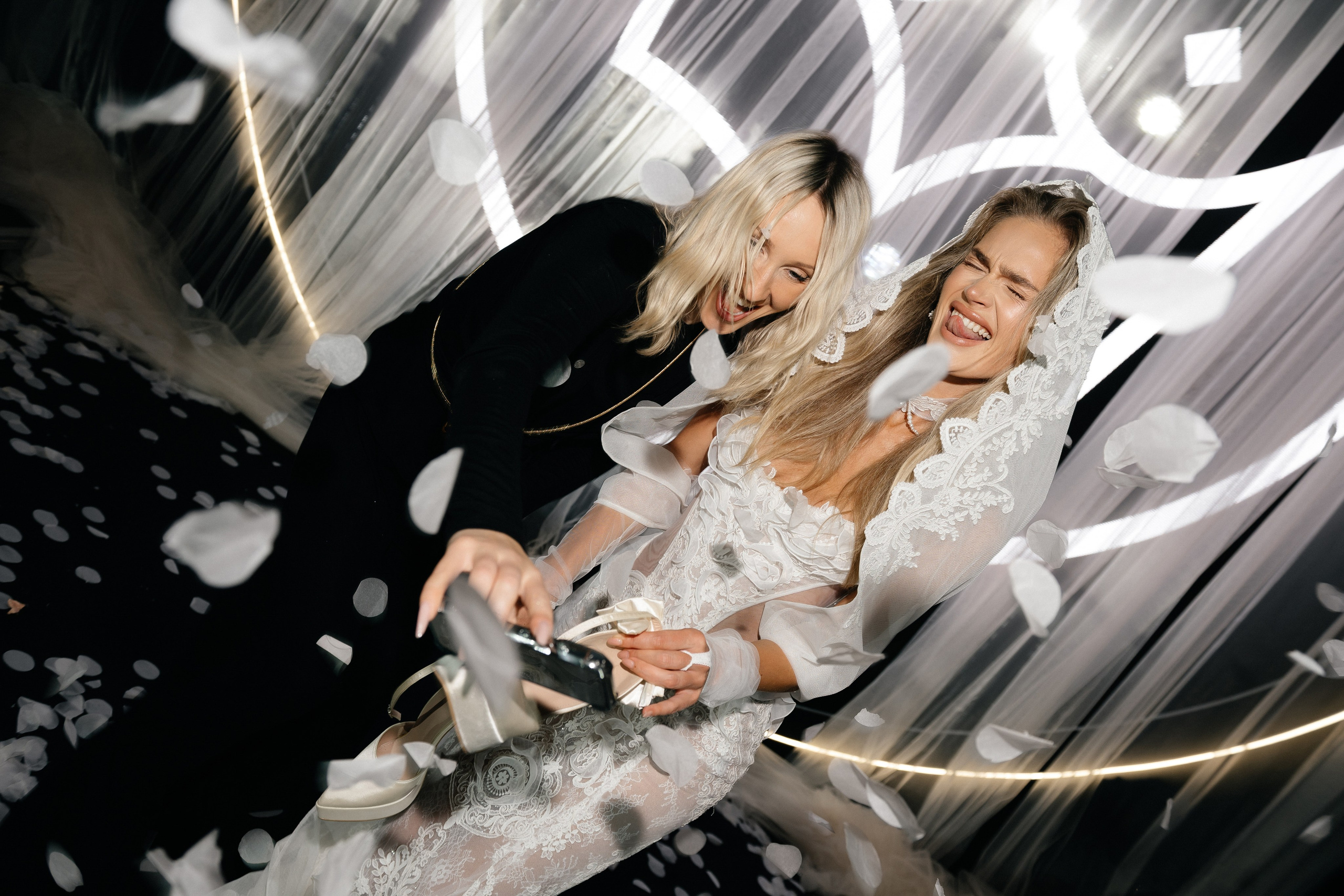 INCOGNITO Rara Avis Group & Kuraje Fashion Show 2027 INCOGNITO. Wedding PHOTOGRAPHER Andrew Vnukov