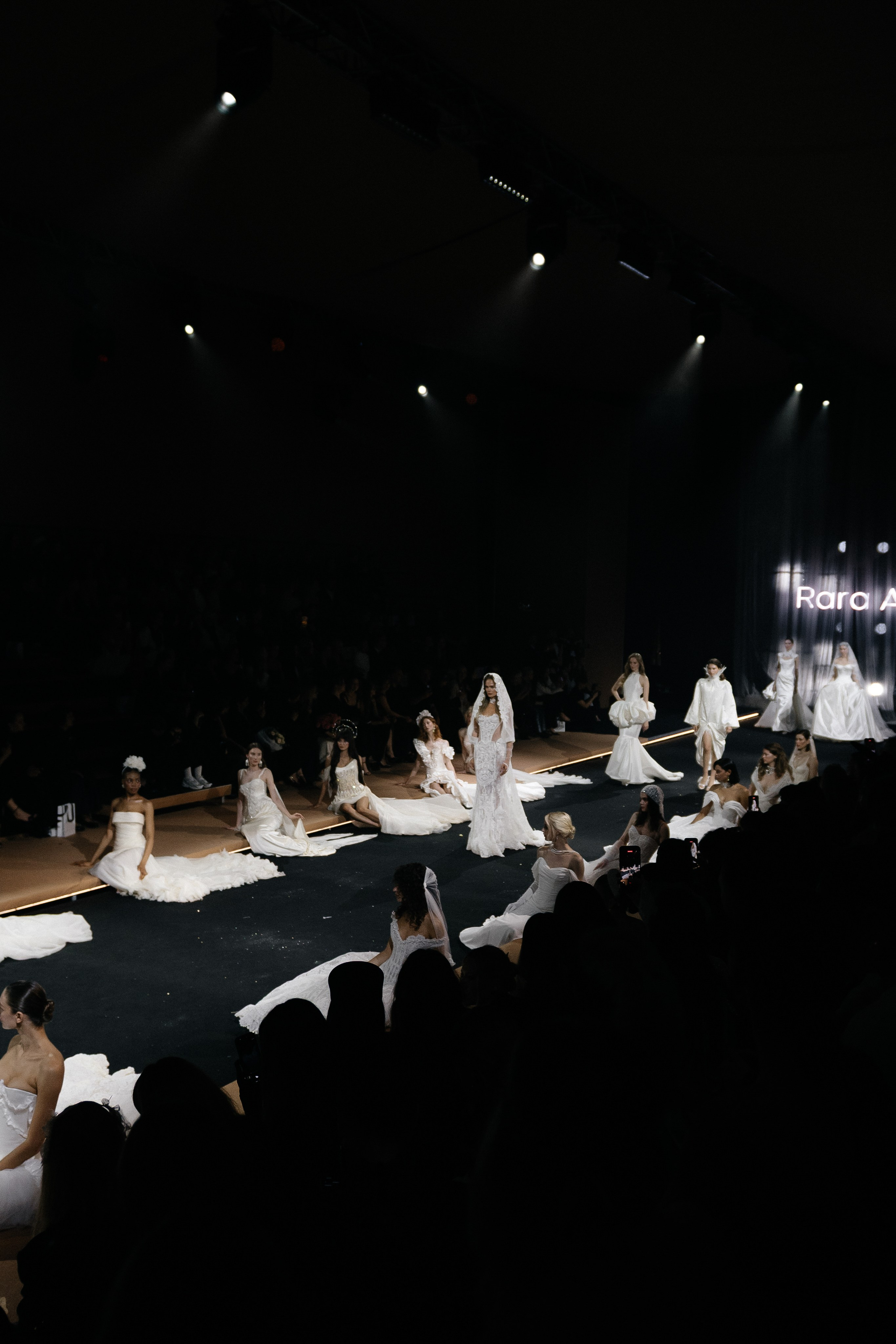 INCOGNITO Rara Avis Group & Kuraje Fashion Show 2027 INCOGNITO. Wedding PHOTOGRAPHER Andrew Vnukov