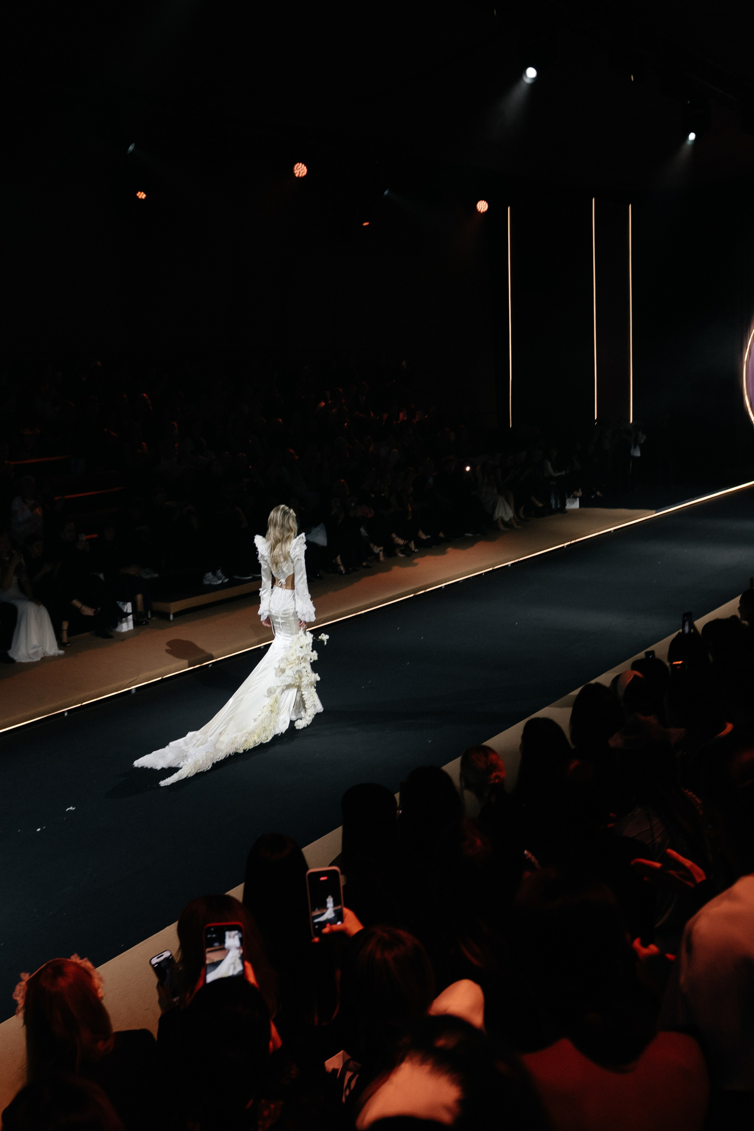 INCOGNITO Rara Avis Group & Kuraje Fashion Show 2027 INCOGNITO. Wedding PHOTOGRAPHER Andrew Vnukov