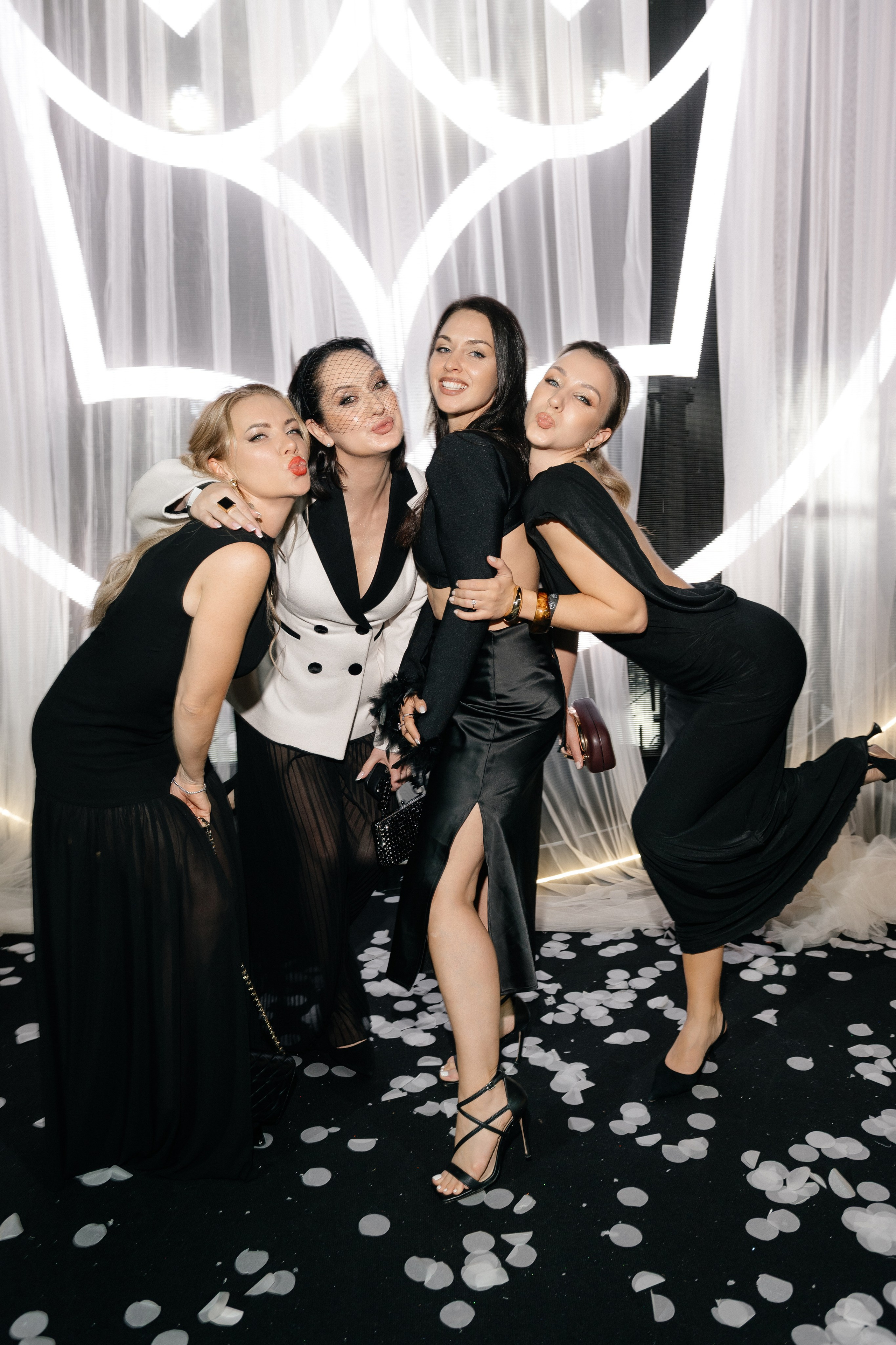 INCOGNITO Rara Avis Group & Kuraje Fashion Show 2027 INCOGNITO. Wedding PHOTOGRAPHER Andrew Vnukov