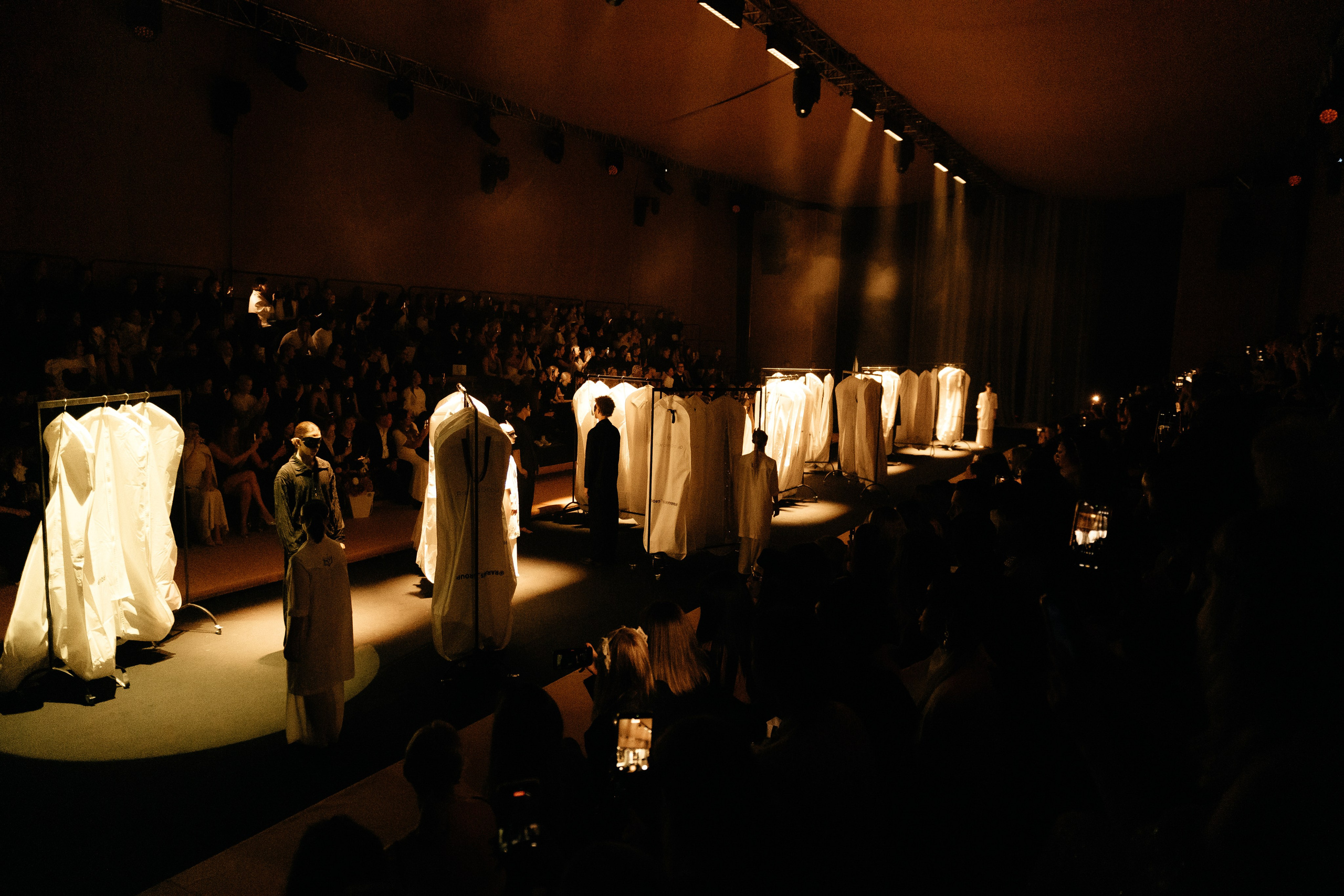 INCOGNITO Rara Avis Group & Kuraje Fashion Show 2027 INCOGNITO. Wedding PHOTOGRAPHER Andrew Vnukov