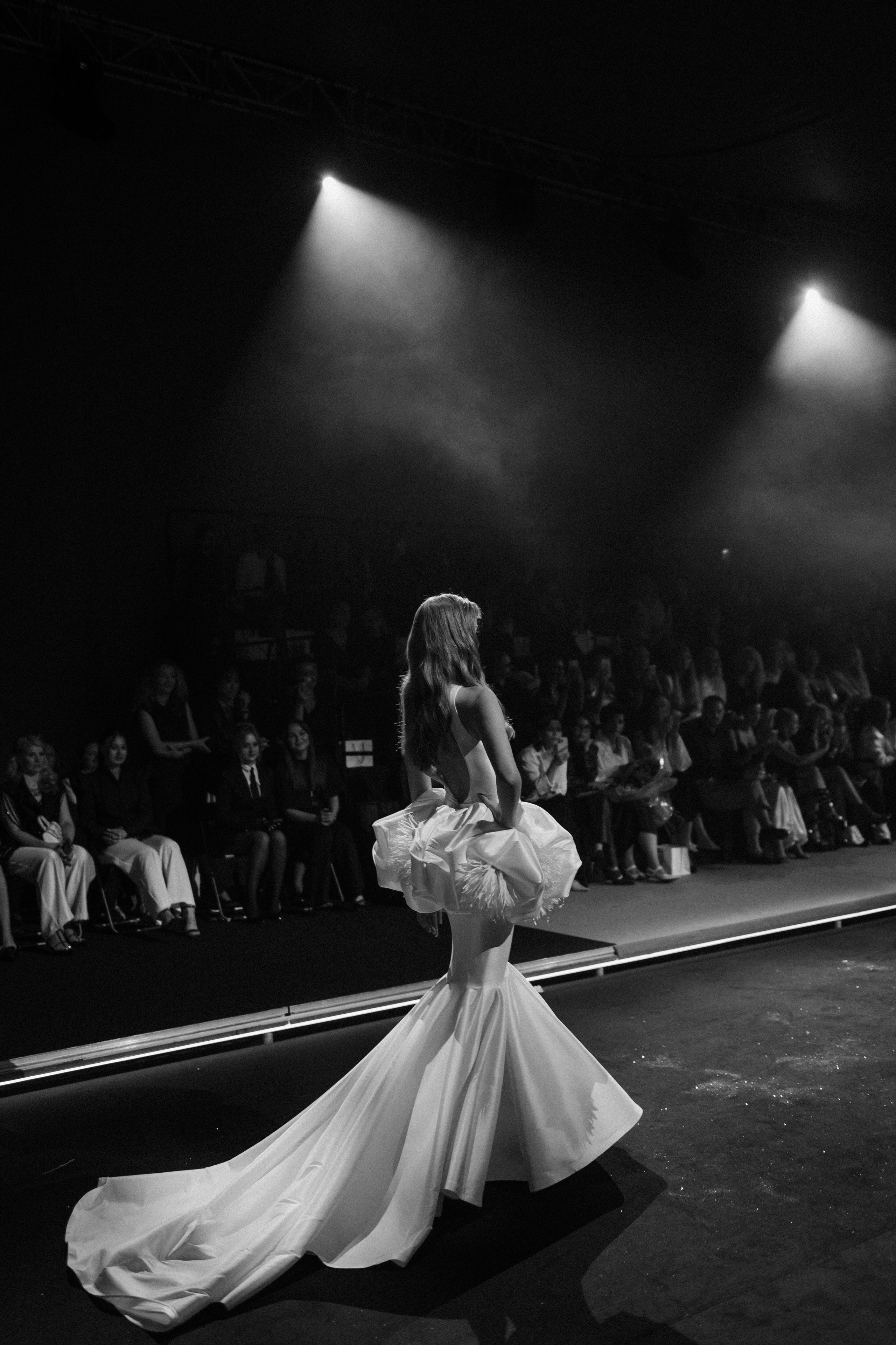 INCOGNITO Rara Avis Group & Kuraje Fashion Show 2027 INCOGNITO. Wedding PHOTOGRAPHER Andrew Vnukov