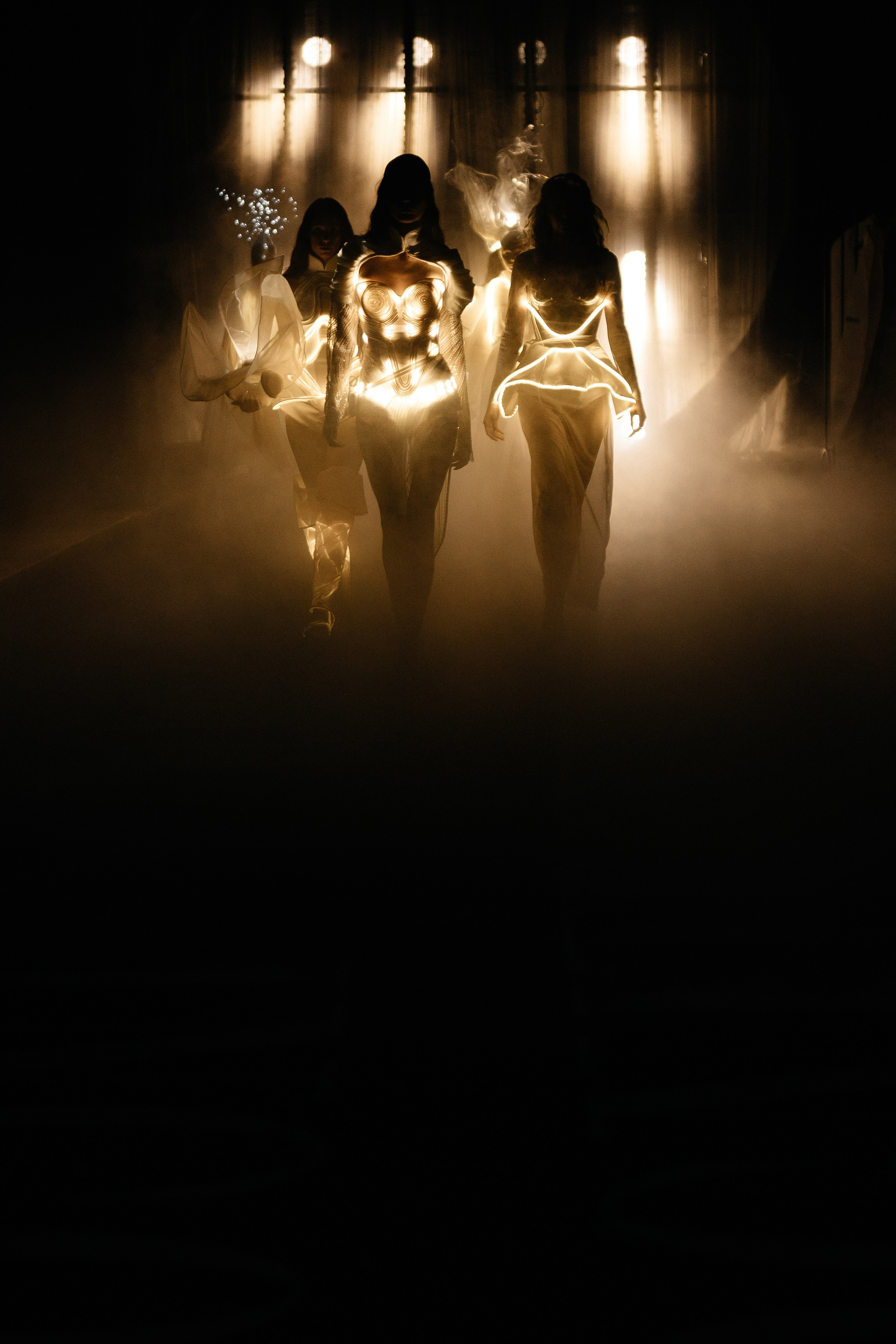 INCOGNITO Rara Avis Group & Kuraje Fashion Show 2027 INCOGNITO. Wedding PHOTOGRAPHER Andrew Vnukov