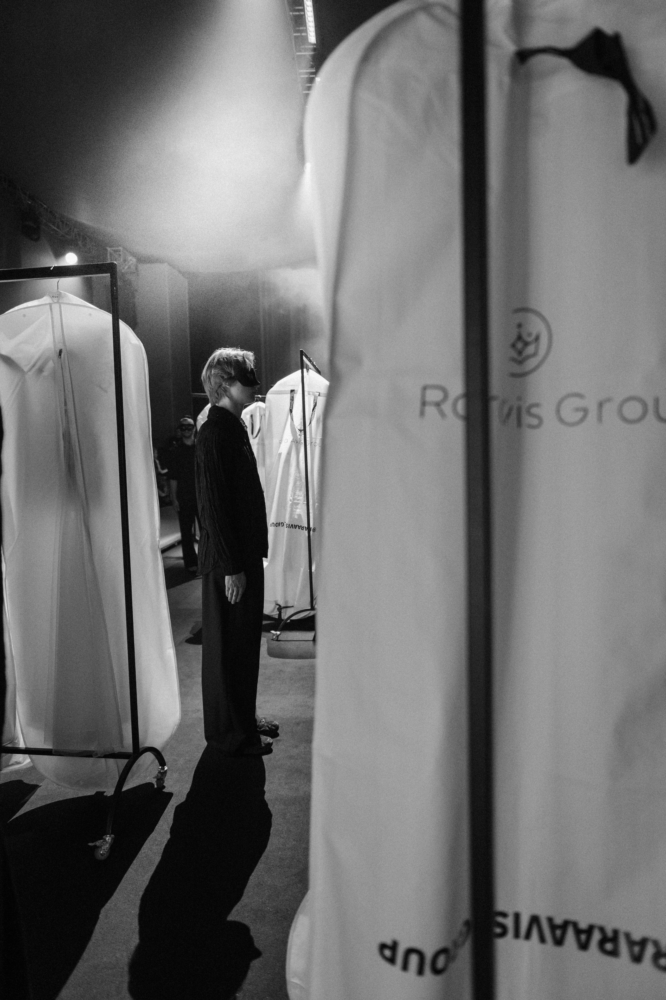 INCOGNITO Rara Avis Group & Kuraje Fashion Show 2027 INCOGNITO. Wedding PHOTOGRAPHER Andrew Vnukov