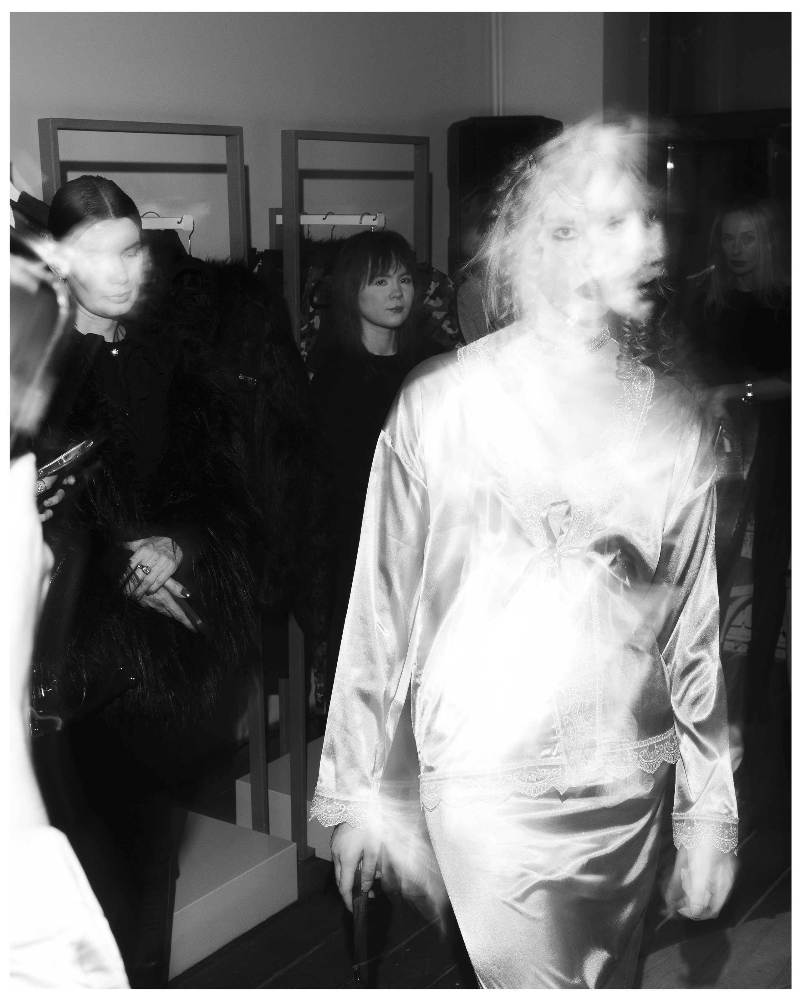 So Dramatic. Nikeli.mag