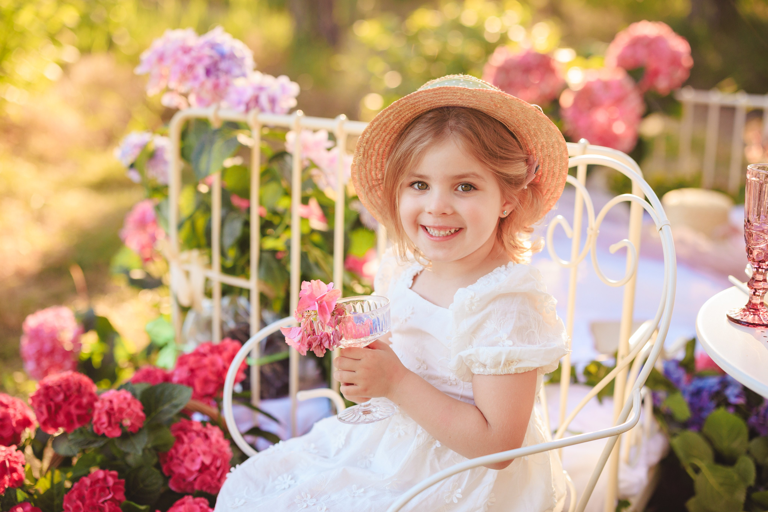 Цветочная кровать с кроликами. Семейный и детский фотограф в Краснодаре Анна Трашкова