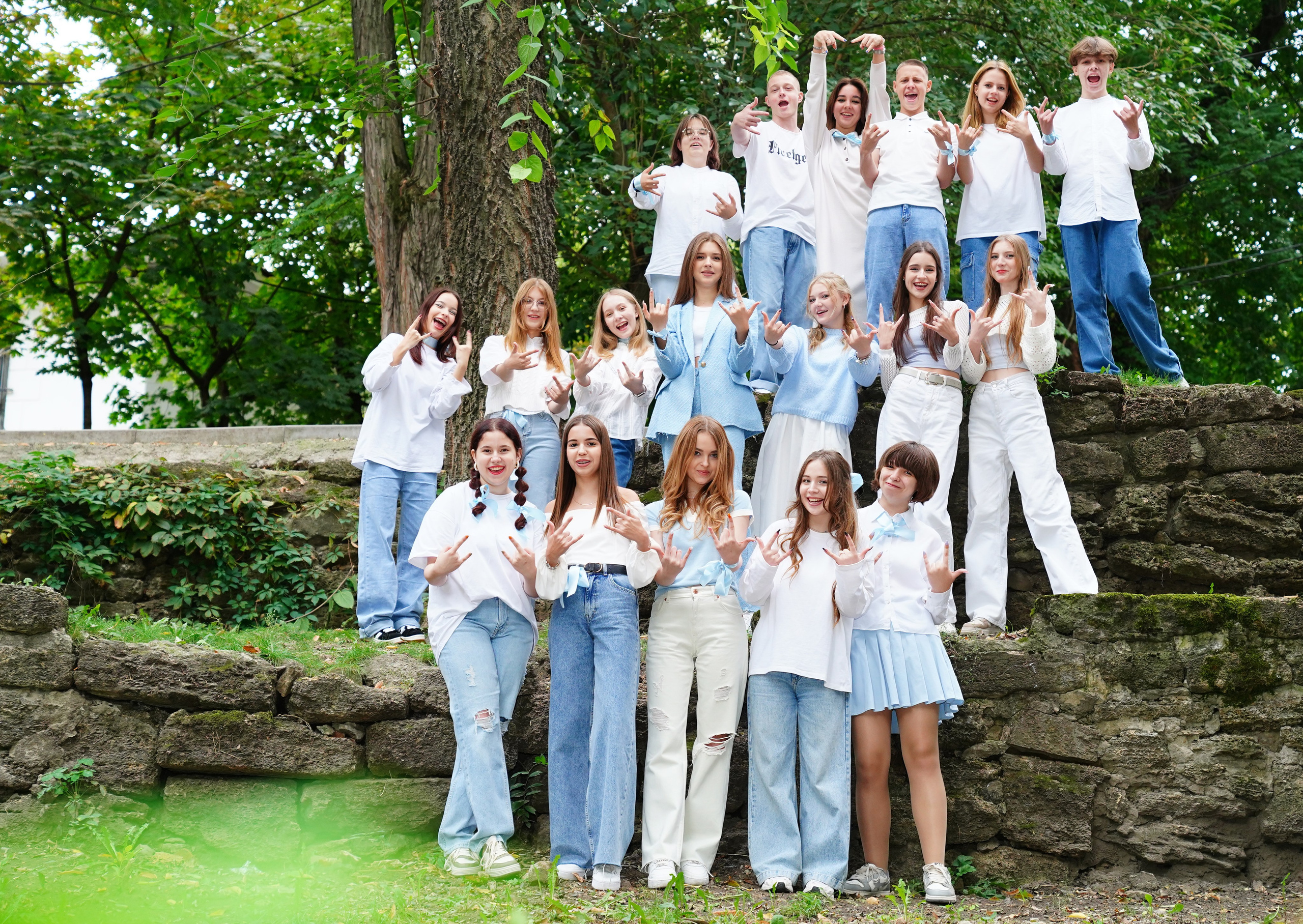 Парк Горького _бело-голубые оттенки старшая школа. MEMENTO.Выпускные альбомы, школьные, юбилейные и другие книги. Ростов-на-Дону