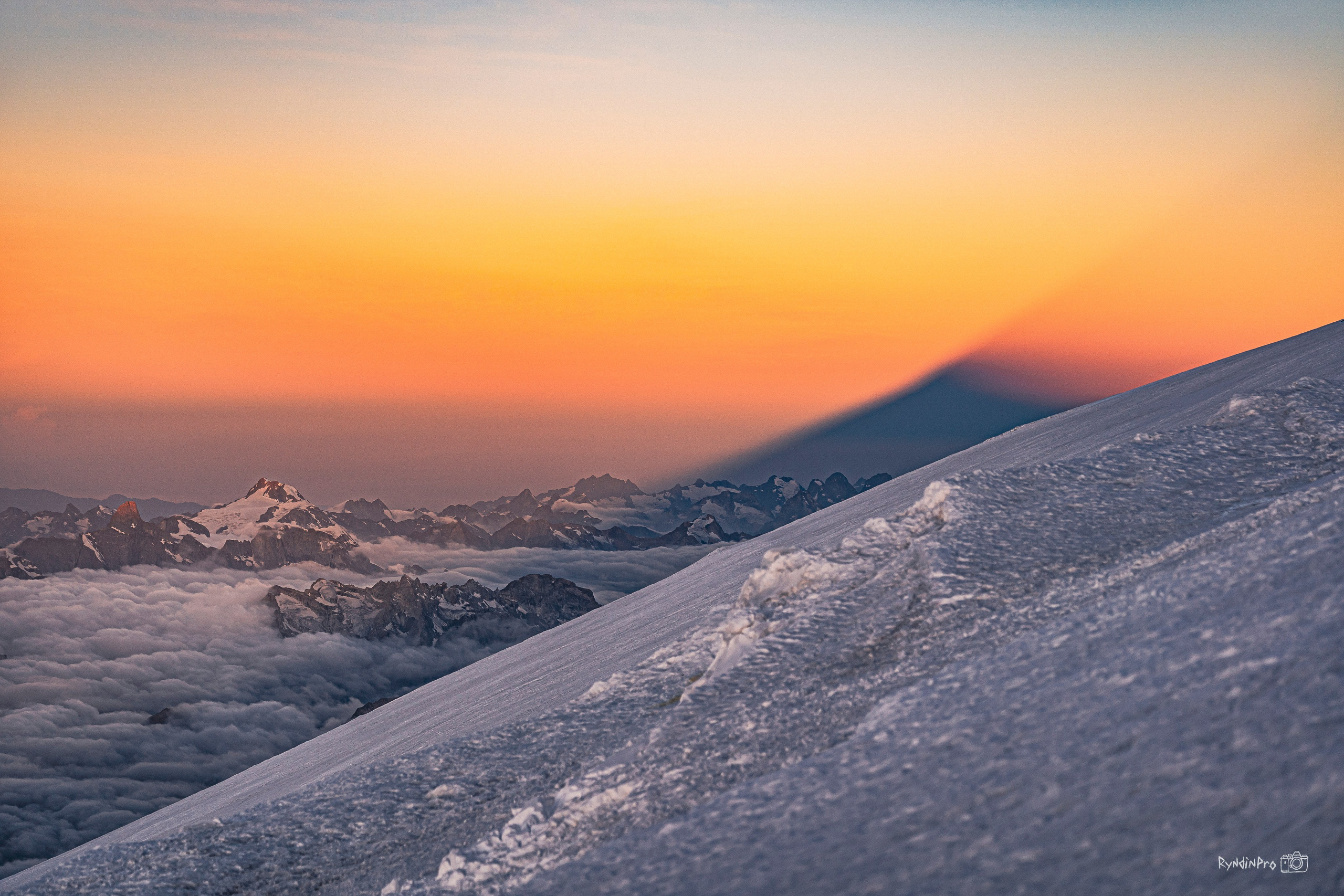 Восхождение на Эльбрус 26 августа 2023 Стремление. Репортажный фотограф в Краснодаре Рындин Дмитрий