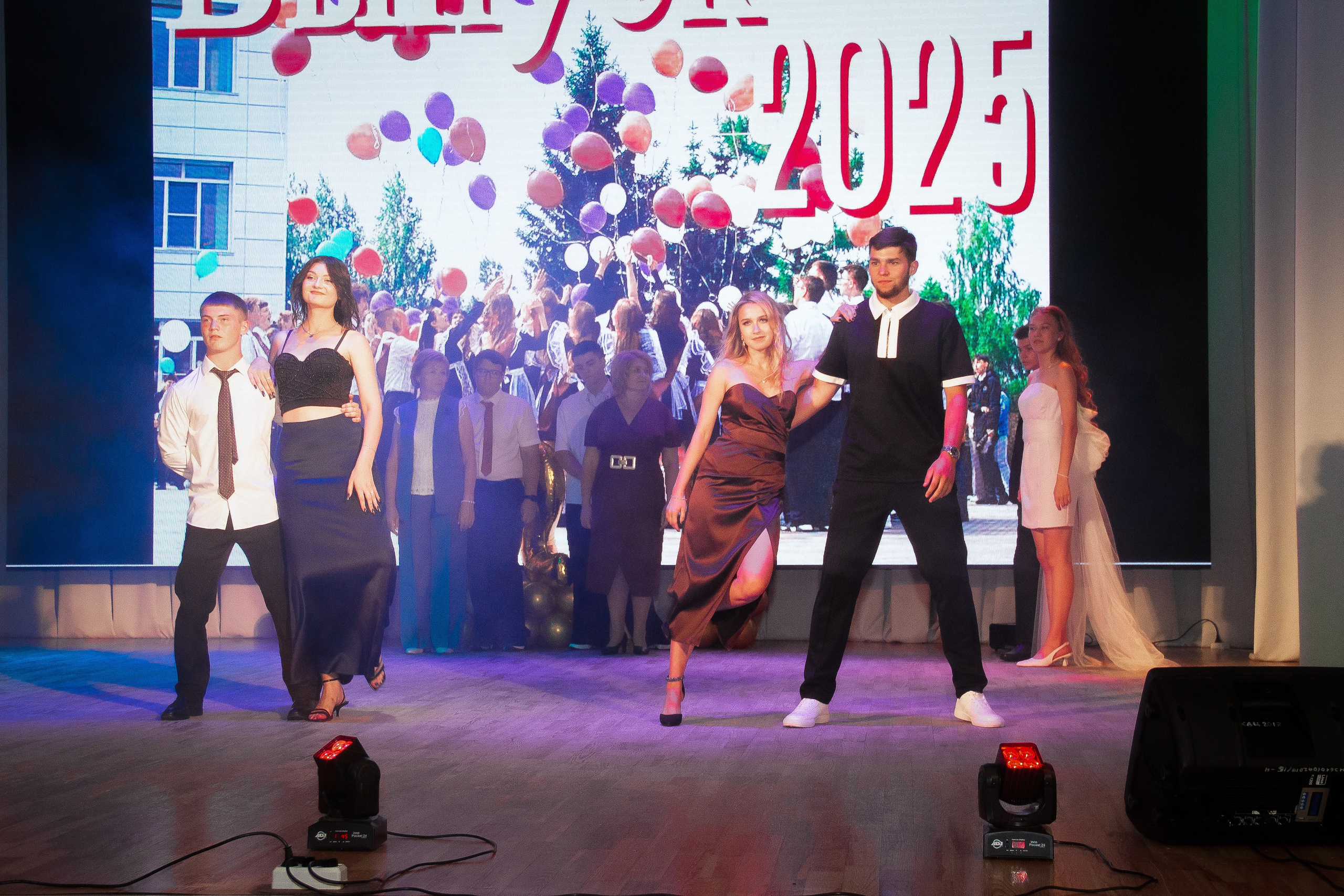 9-11 классы СЪЁМКИ ВЫПУСКНЫХ И ПОСЛЕДНИХ ЗВОНКОВ. Выпускные альбомы для школ и Детских садов в Барнауле /Выпускные/Свадебные/Детские/Семейные и др. виды съёмок /Фотограф Вера Валейко