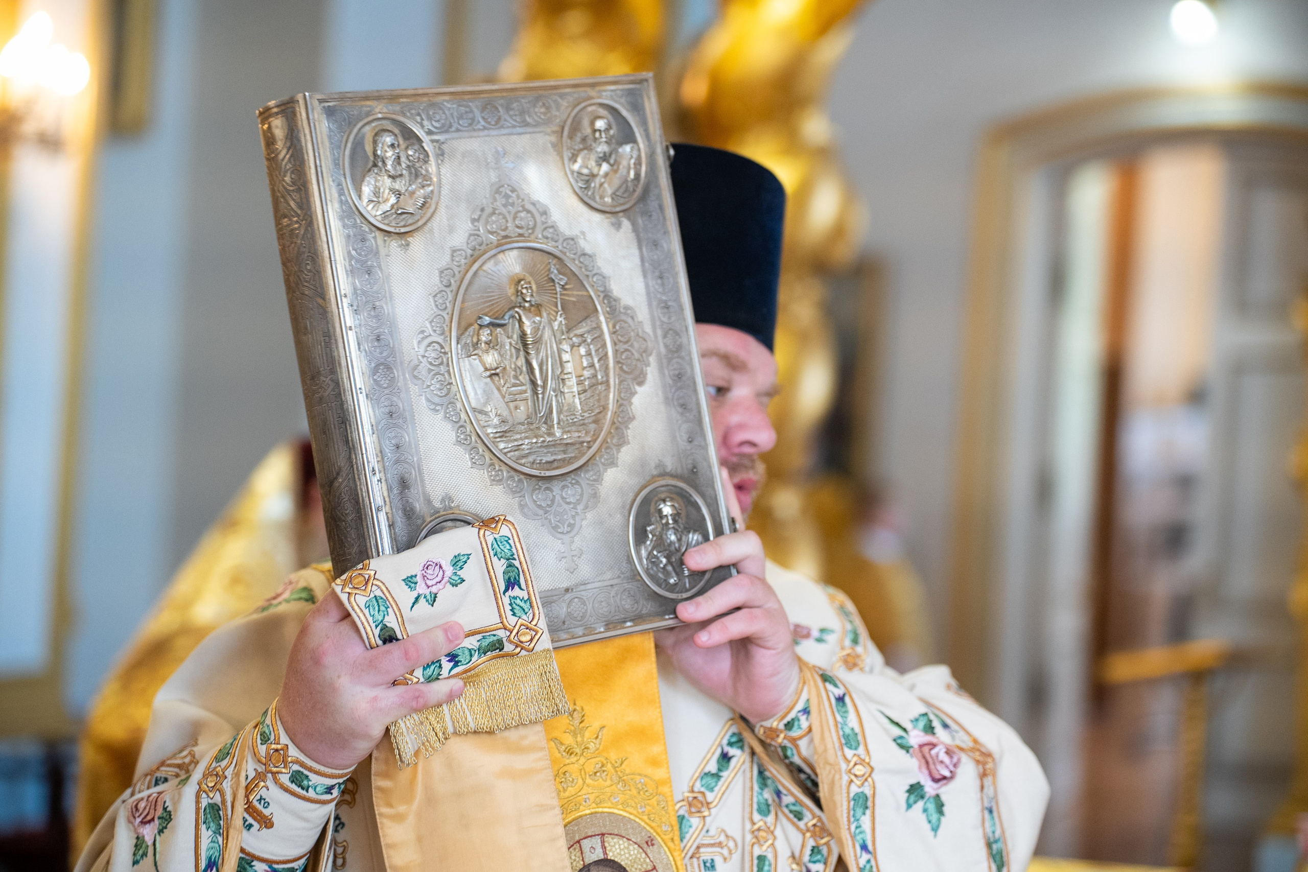 Неделя 3-я по Пятидесятнице. Всех святых Санкт-Петербургской митрополии. Свт. Ионы, митр. Московского и всея Руси, чудотворца. НИКОЛО-БОГОЯВЛЕНСКИЙ МОРСКОЙ СОБОР