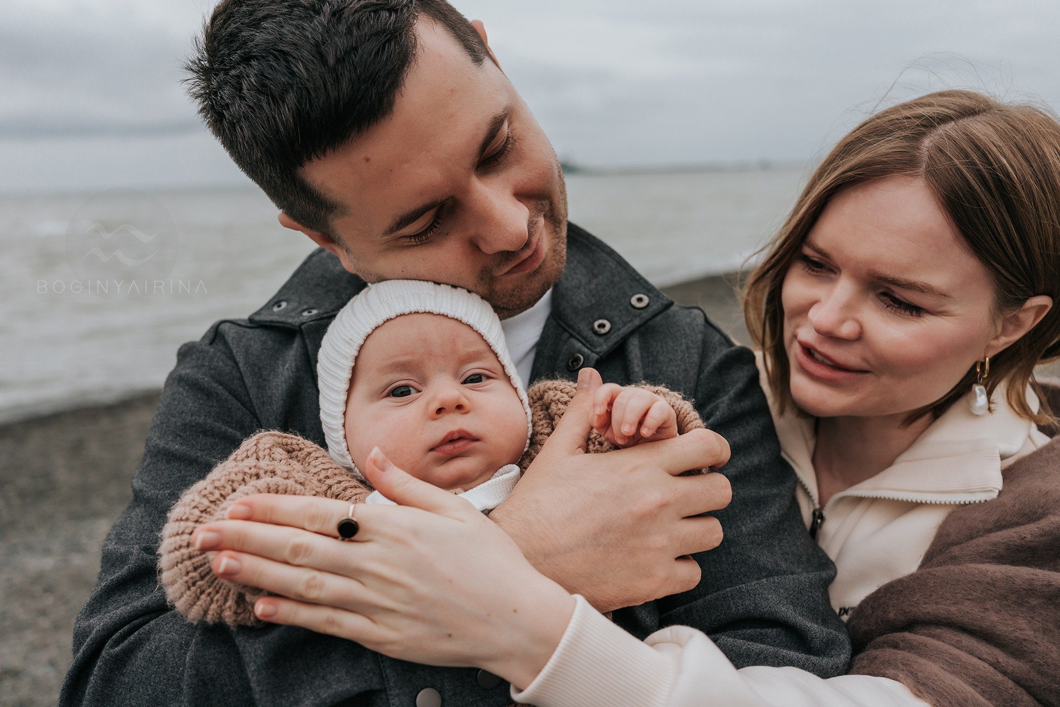 Семейная фотосессия прогулка на море. Фотограф на роды Москва. Фотограф новорожденных Москва